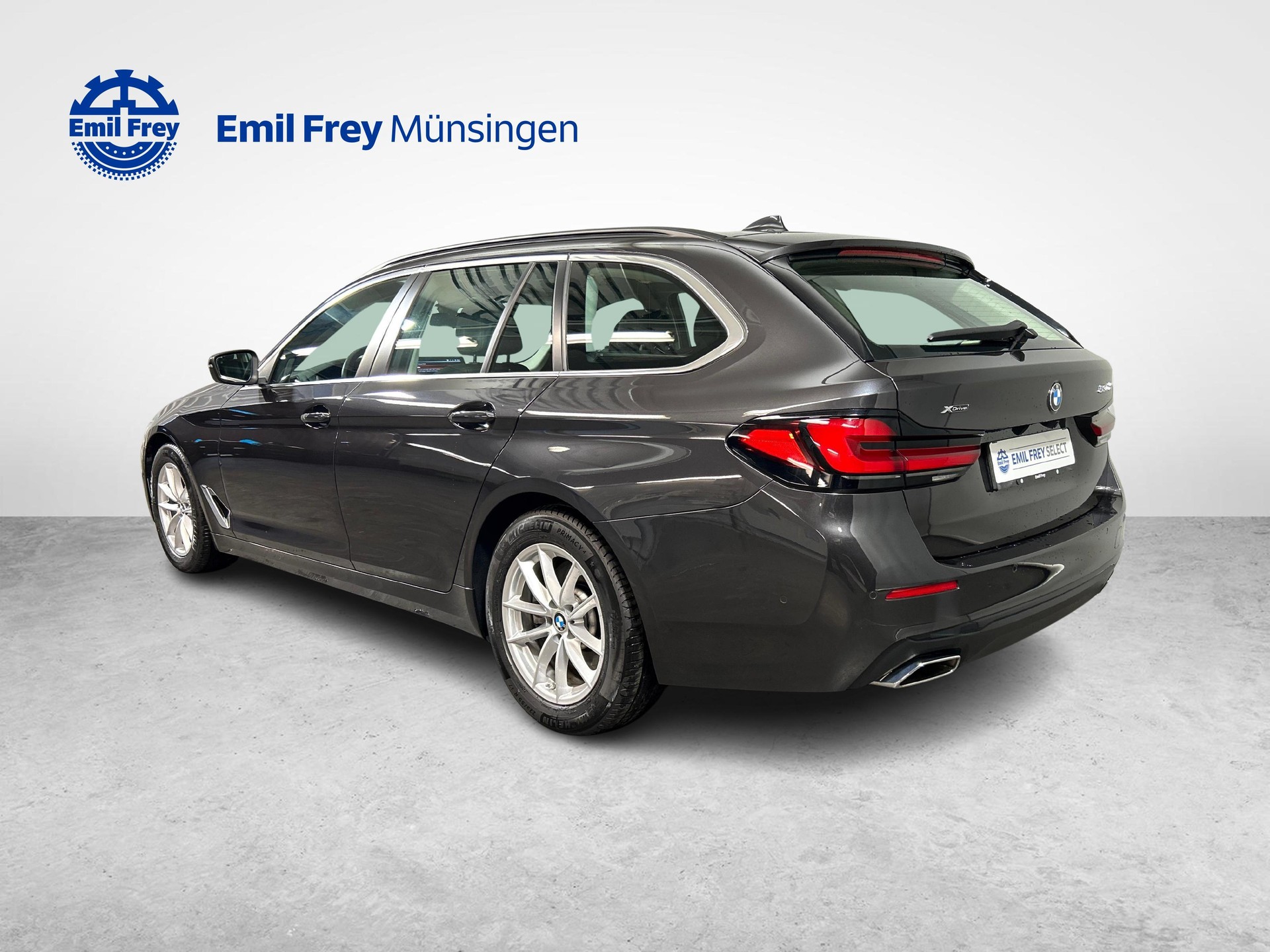 BMW 530d xDrive Touring-image-9
