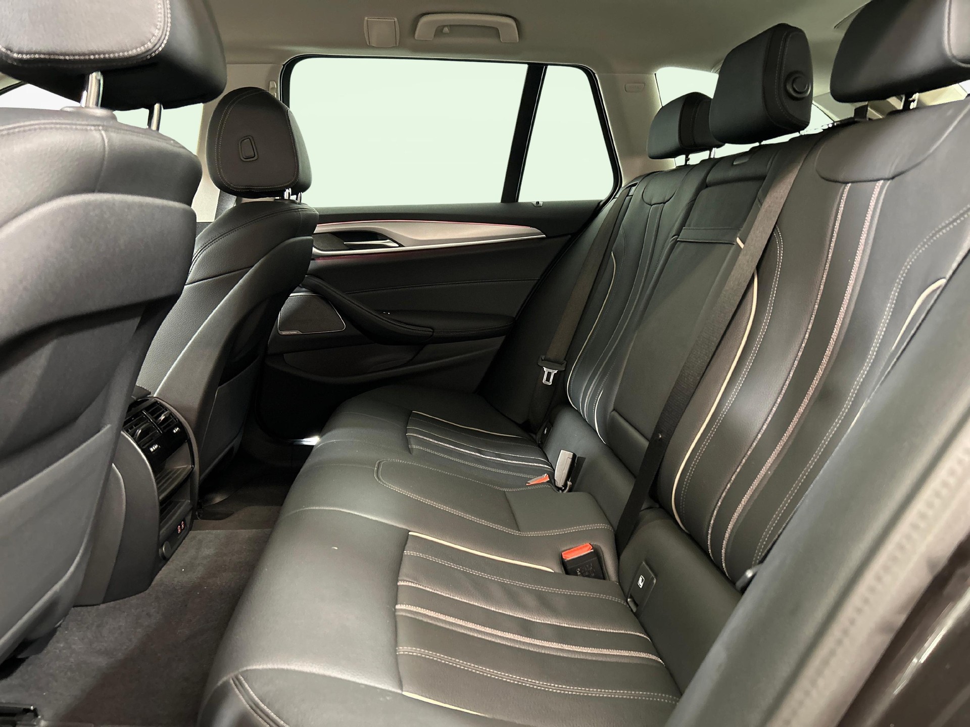 BMW 530d xDrive Touring-image-3