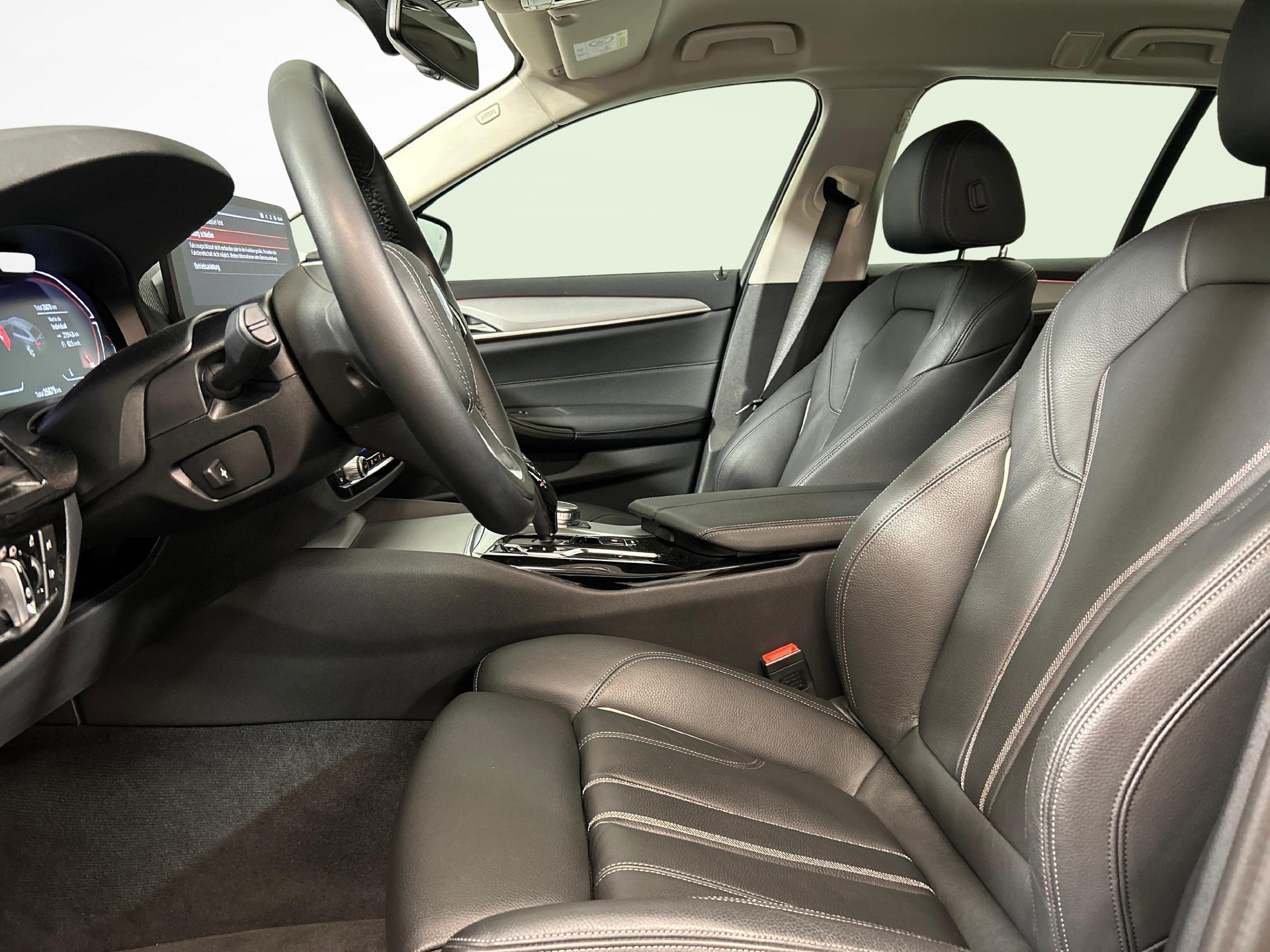 BMW 530d xDrive Touring-image-2