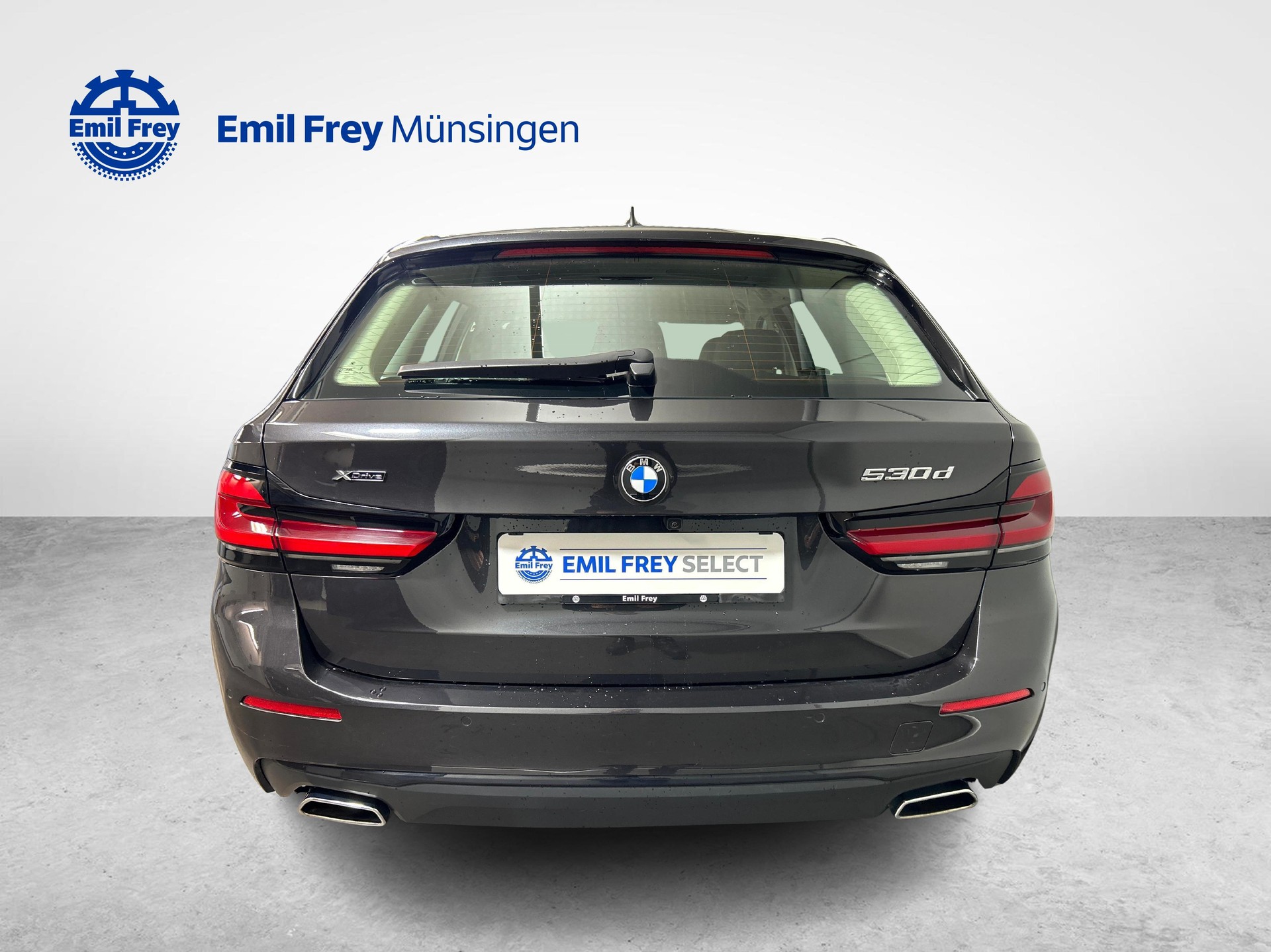 BMW 530d xDrive Touring-image-12