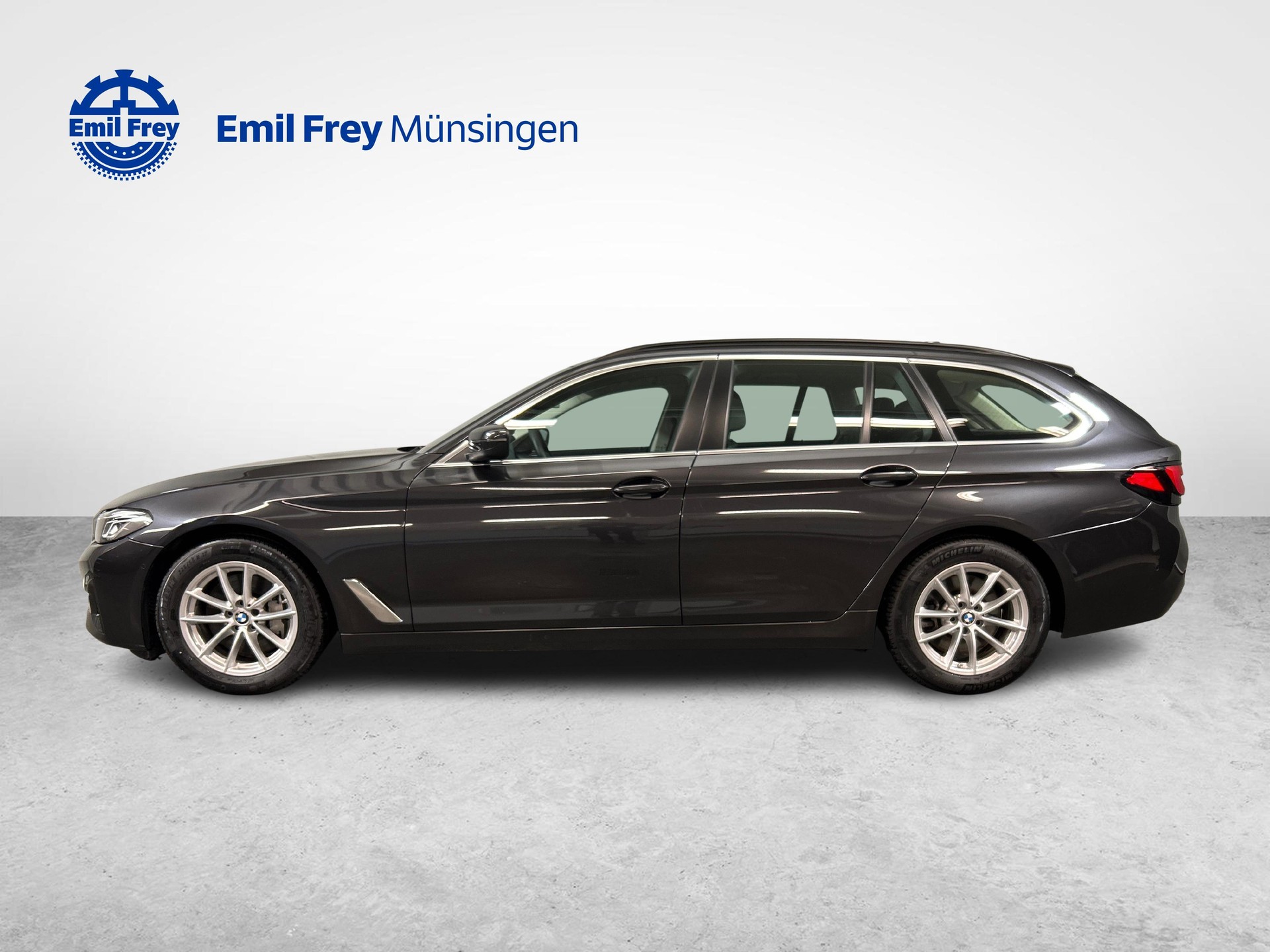 BMW 530d xDrive Touring-image-4