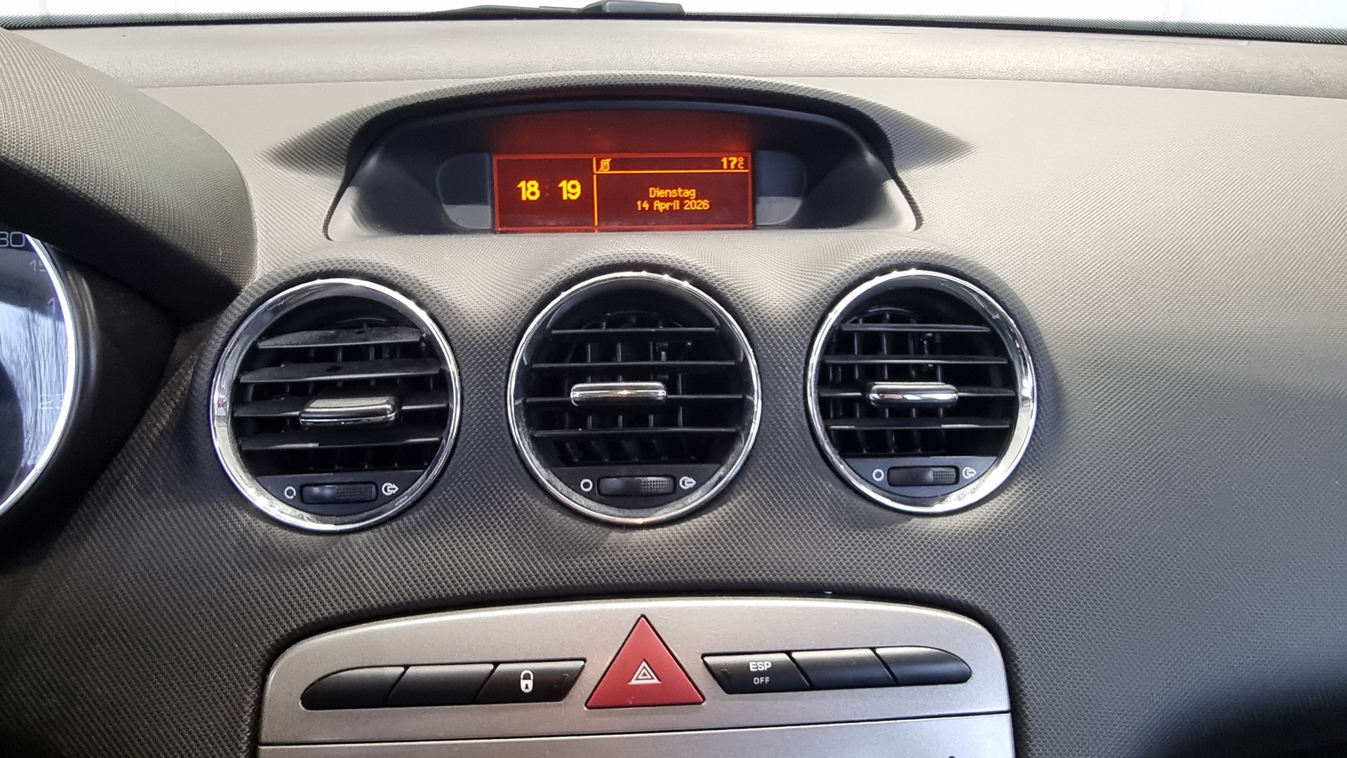 PEUGEOT 308 1.6 16V VTI Sport-image-13