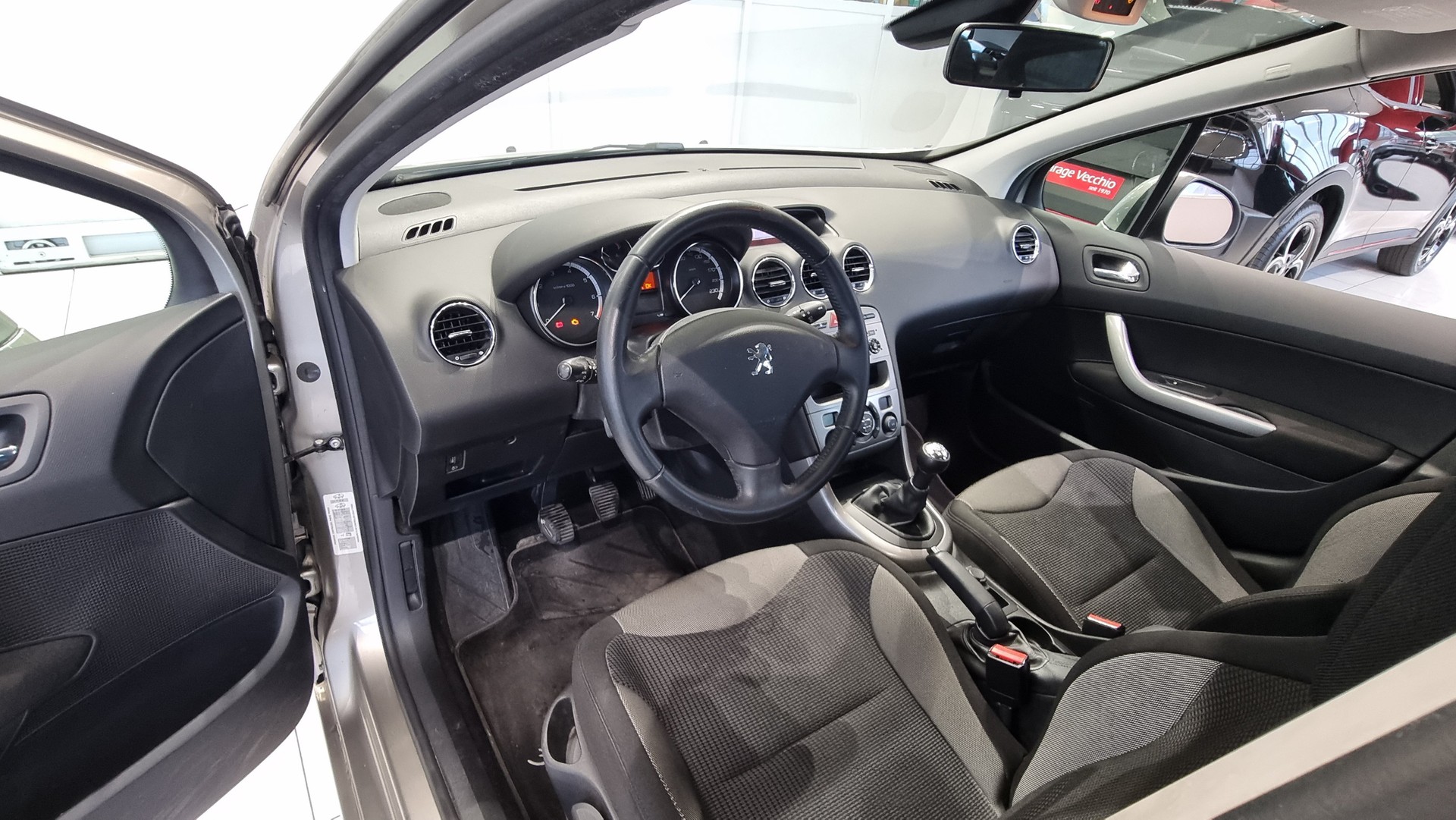 PEUGEOT 308 1.6 16V VTI Sport-image-18