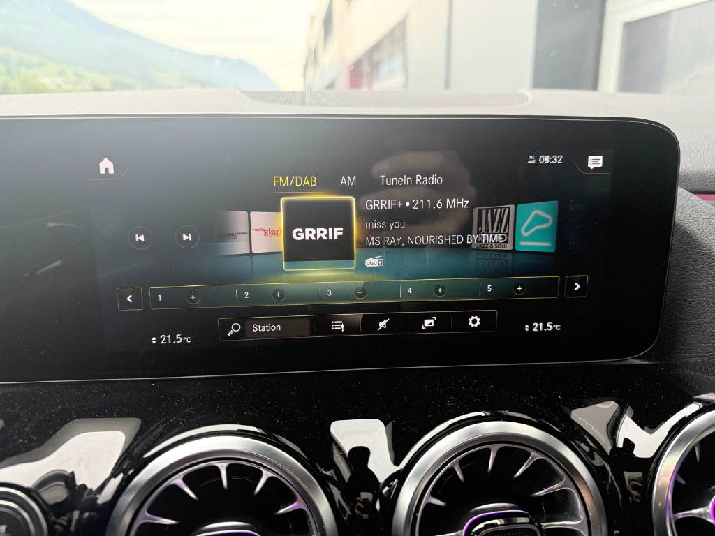 MERCEDES-BENZ GLA 250-image-8