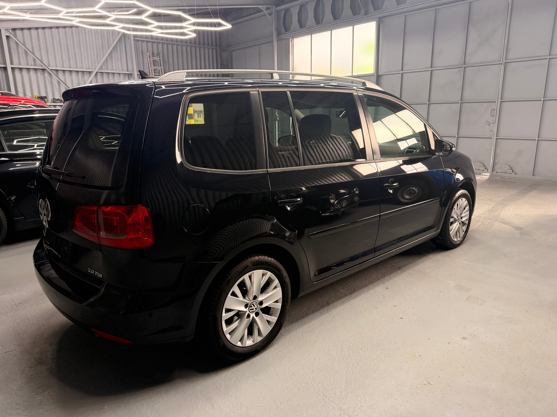 VW Touran 2.0 TDI Highline-image-2