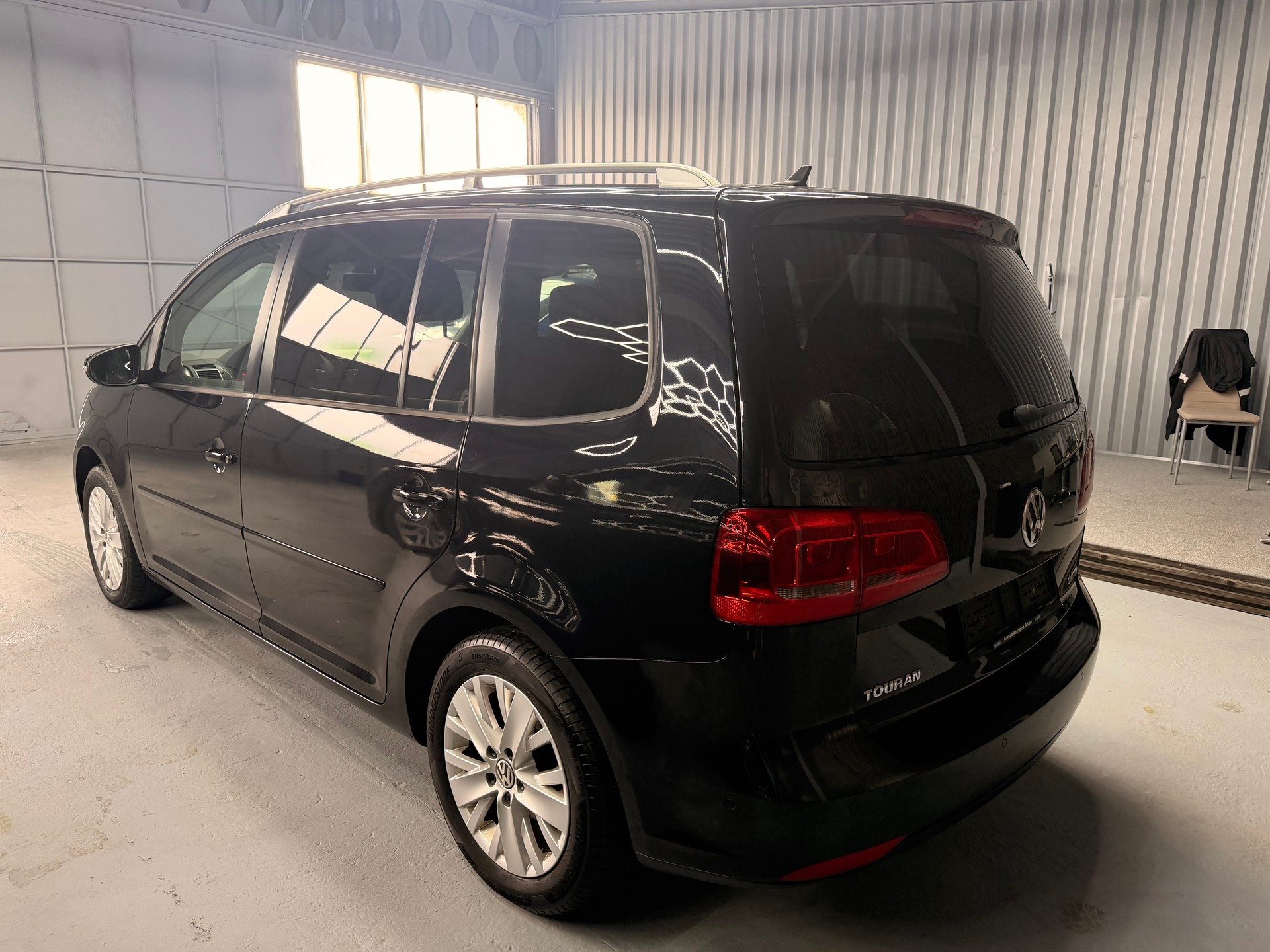 VW Touran 2.0 TDI Highline-image-1