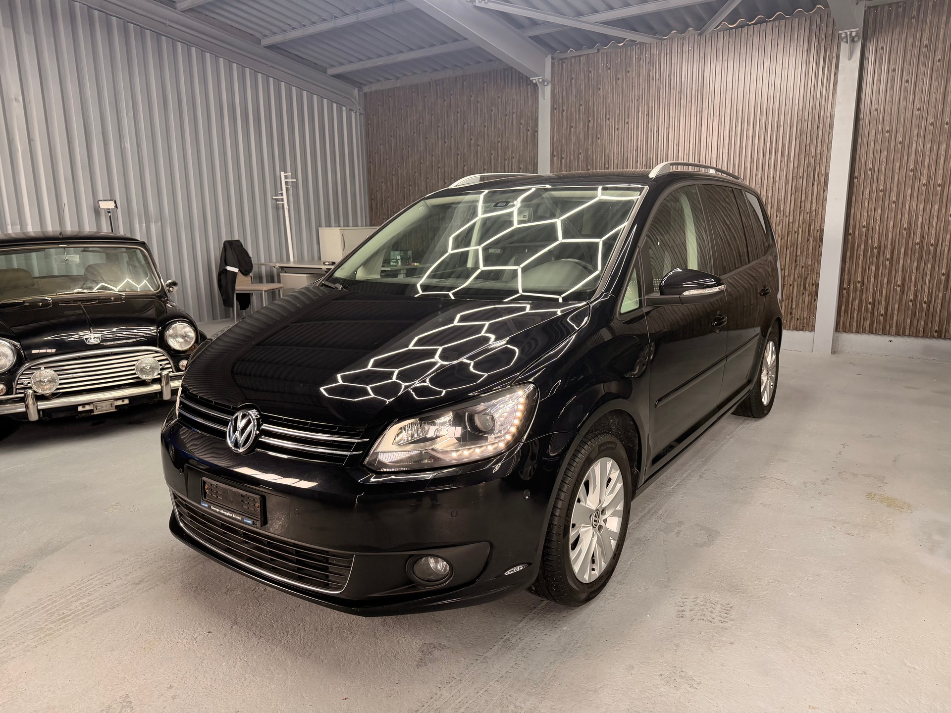 VW Touran 2.0 TDI Highline-image-0