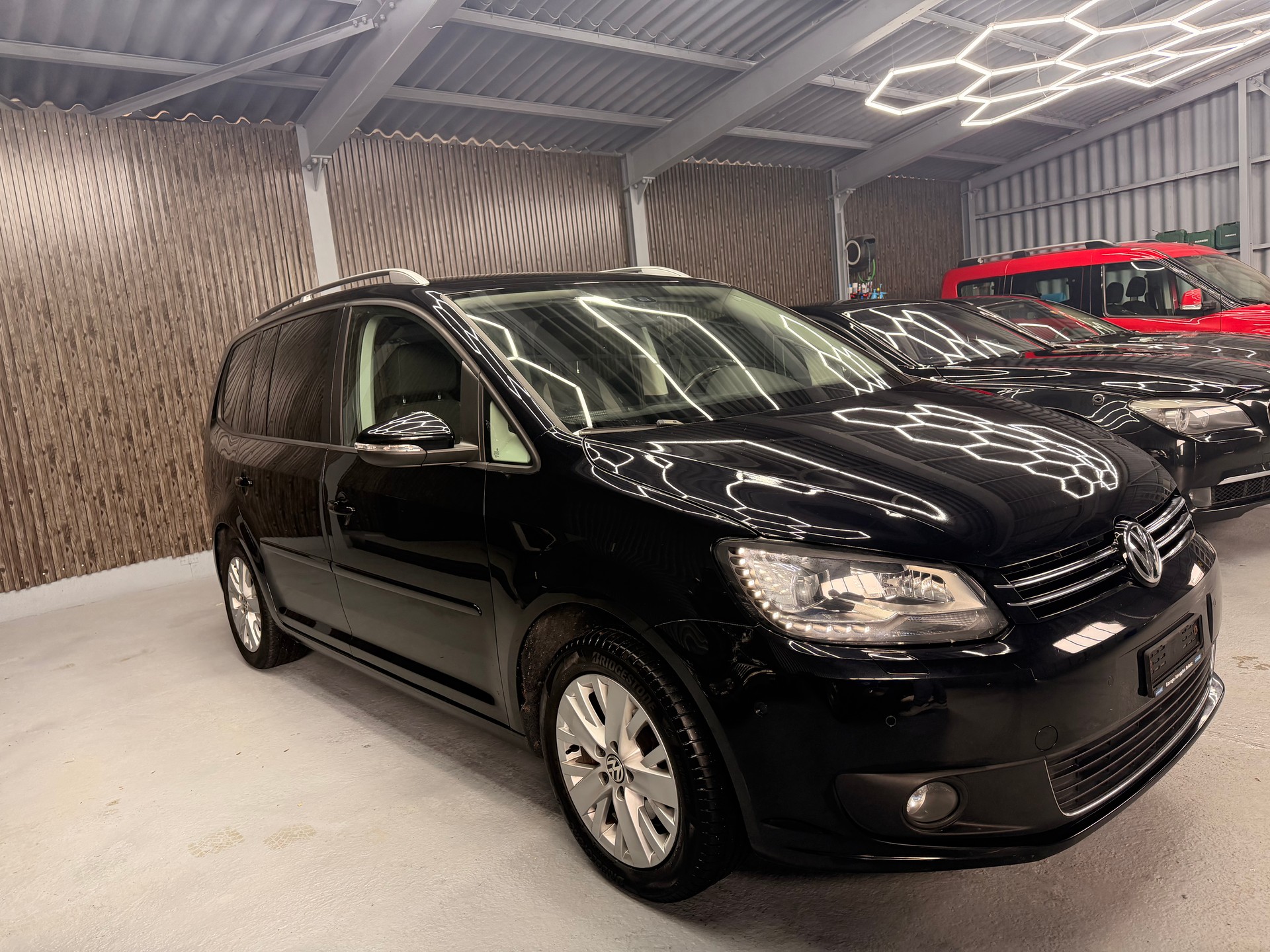 VW Touran 2.0 TDI Highline-image-3