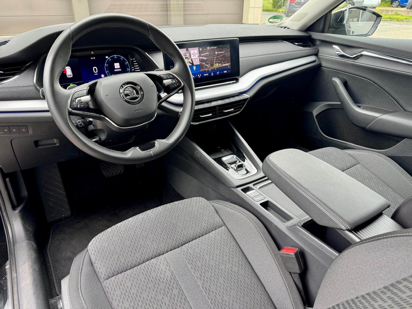SKODA Octavia Combi 2.0 TDI DSG Style 4x4-image-7