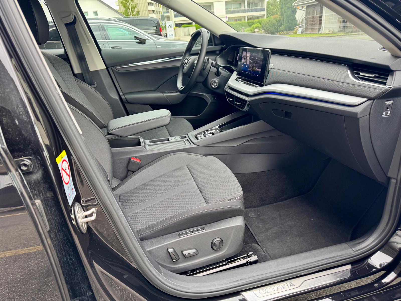 SKODA Octavia Combi 2.0 TDI DSG Style 4x4-image-9