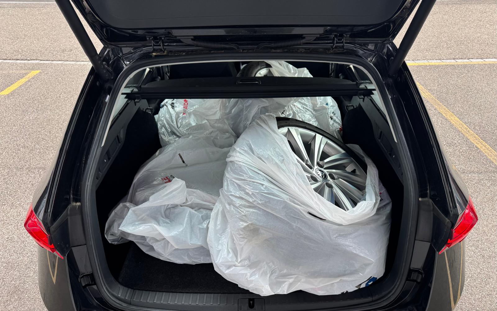 SKODA Octavia Combi 2.0 TDI DSG Style 4x4-image-10