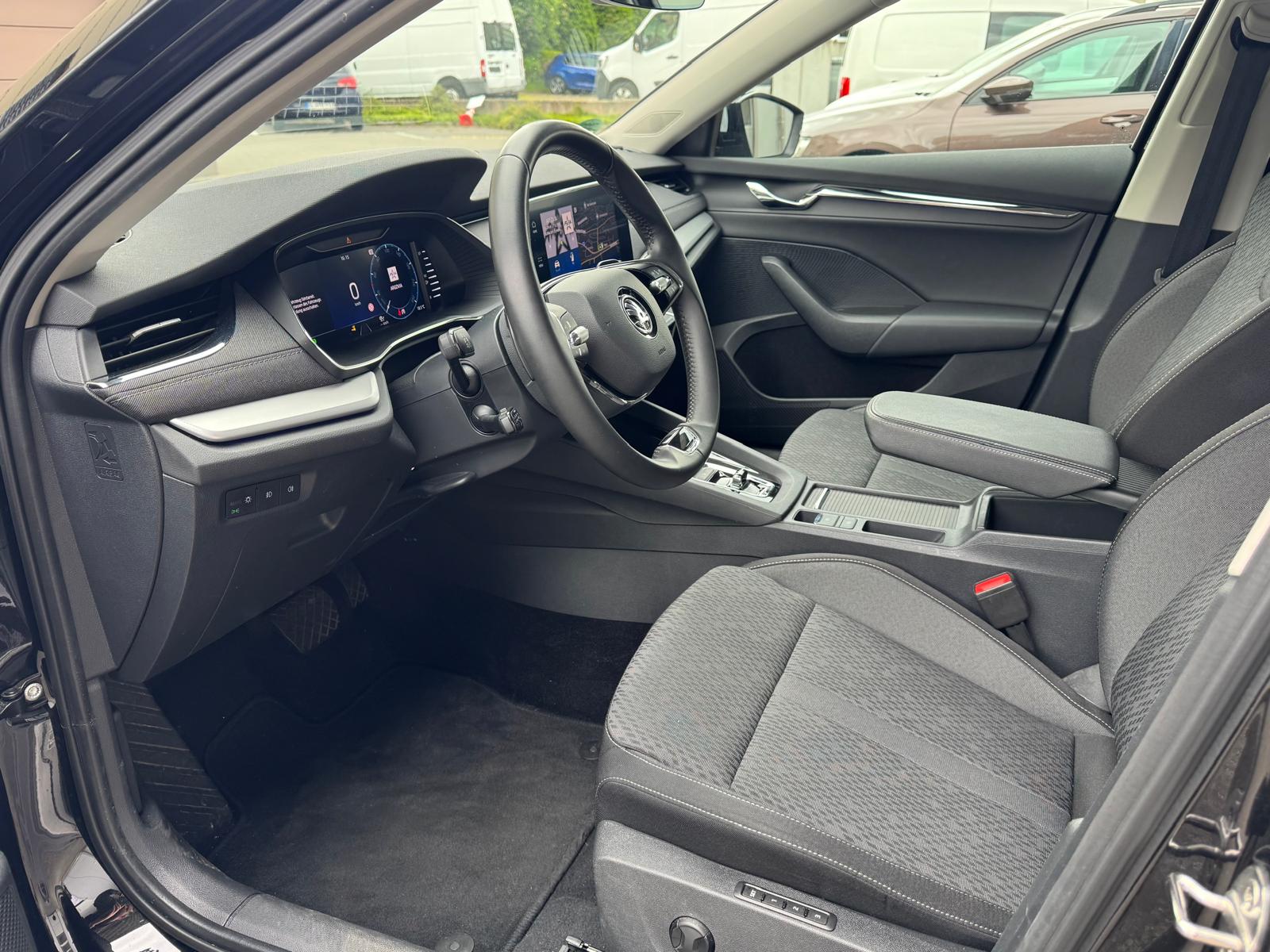 SKODA Octavia Combi 2.0 TDI DSG Style 4x4-image-5