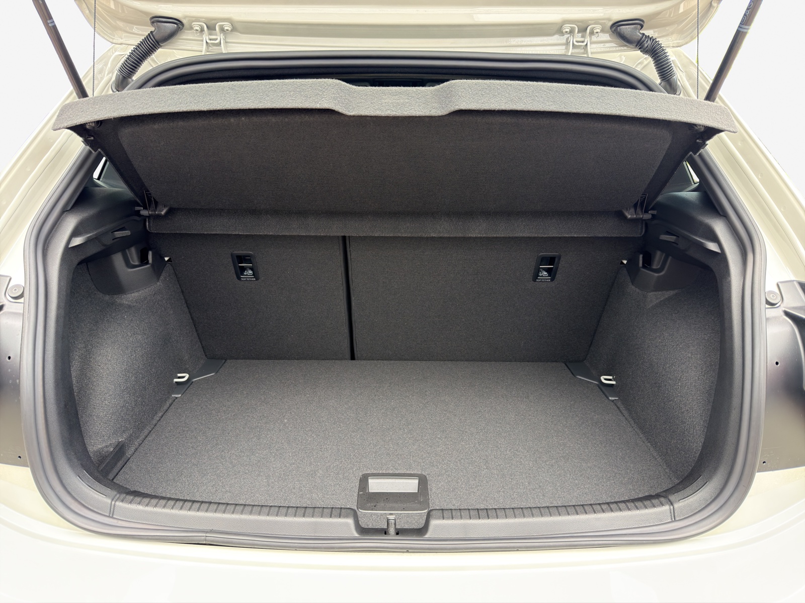 VW Polo GTI 2.0TSI 207PS-image-12