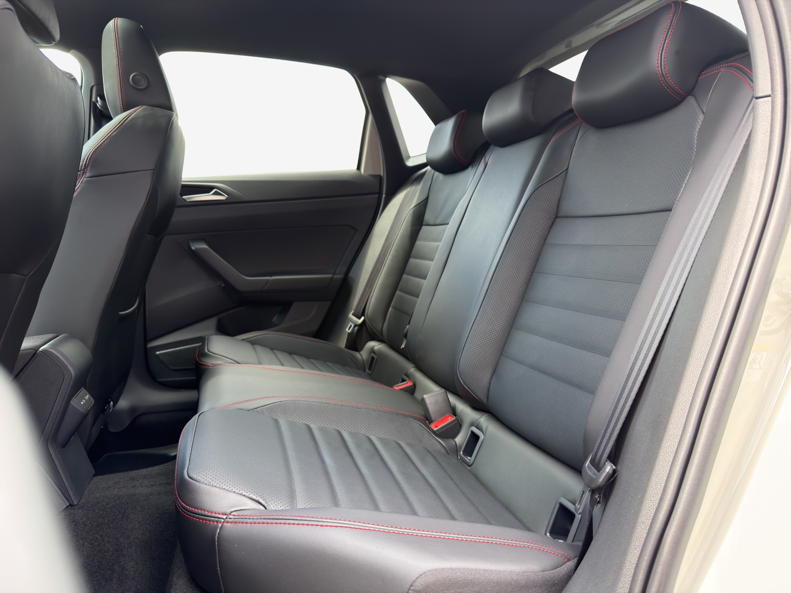 VW Polo GTI 2.0TSI 207PS-image-11