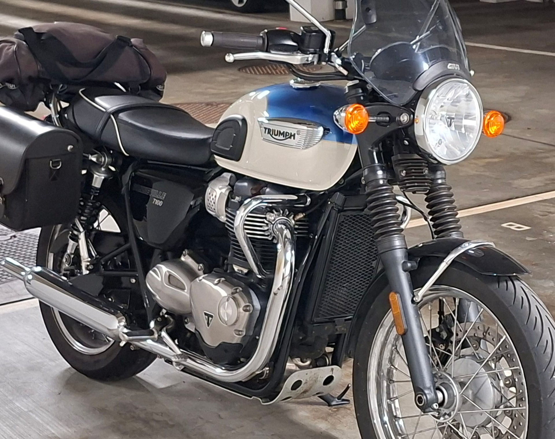 TRIUMPH Bonneville 900 T 100 ABS-image-3