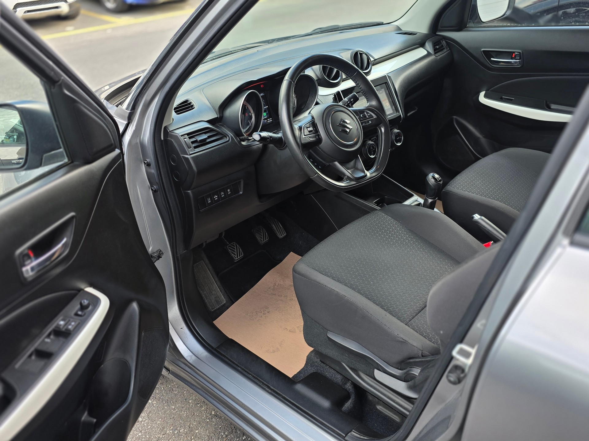 SUZUKI Swift 1.2i 16V SHVS Compact Top Hybrid Allgrip 4x4-image-5