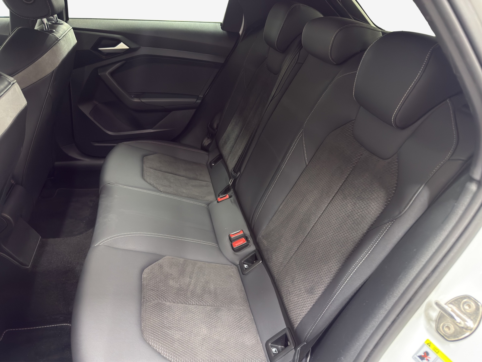AUDI A1 Sportback 35 TFSI S Line S-tronic-image-11