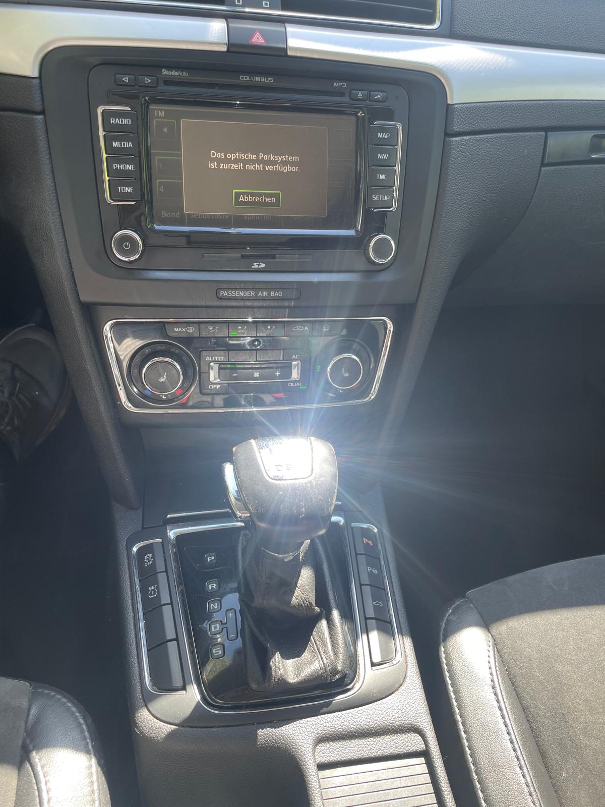 SKODA Superb Combi 2.0 TDi Ambition DSG-image-11