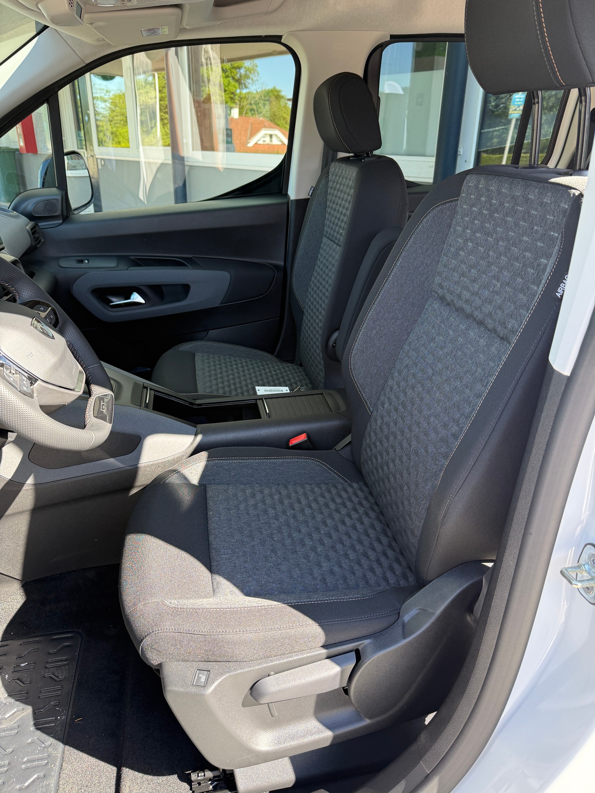 PEUGEOT Rifter 1.5 BlueHDi GT EAT8-image-8