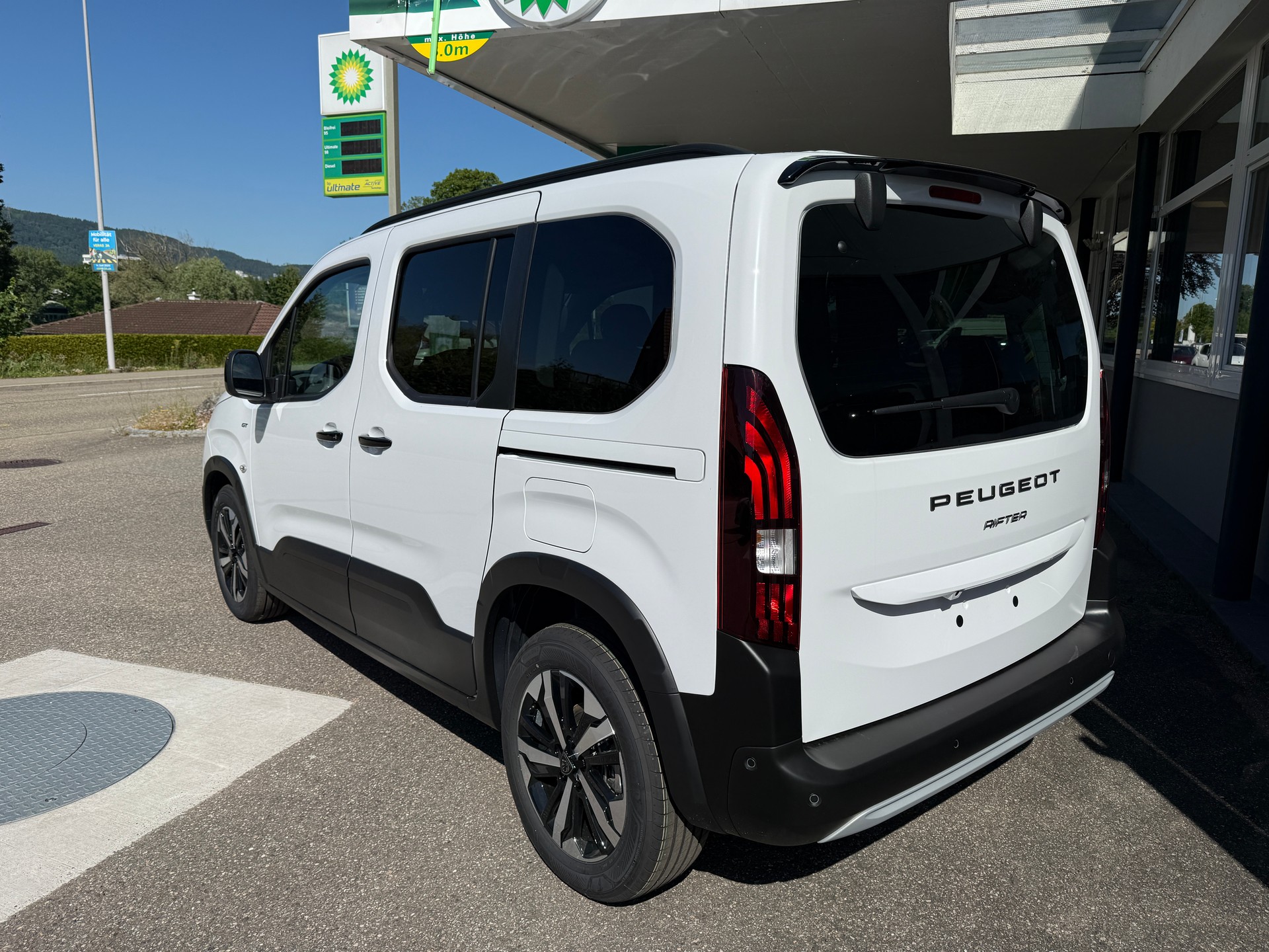 PEUGEOT Rifter 1.5 BlueHDi GT EAT8-image-2
