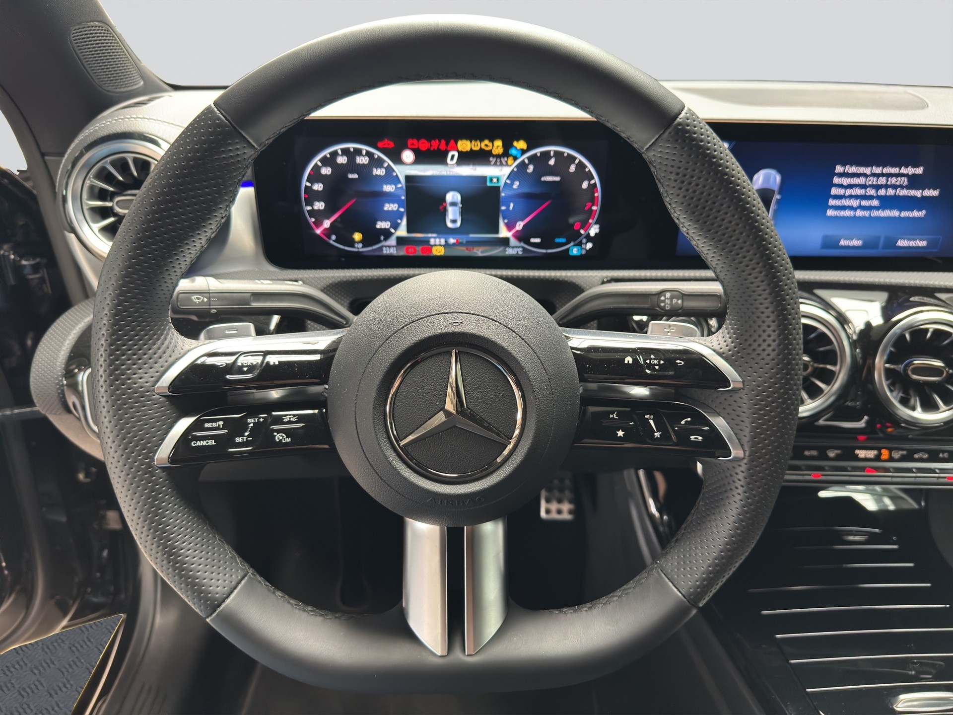 MERCEDES-BENZ CLA 200 AMG Night 7G-DCT-image-9