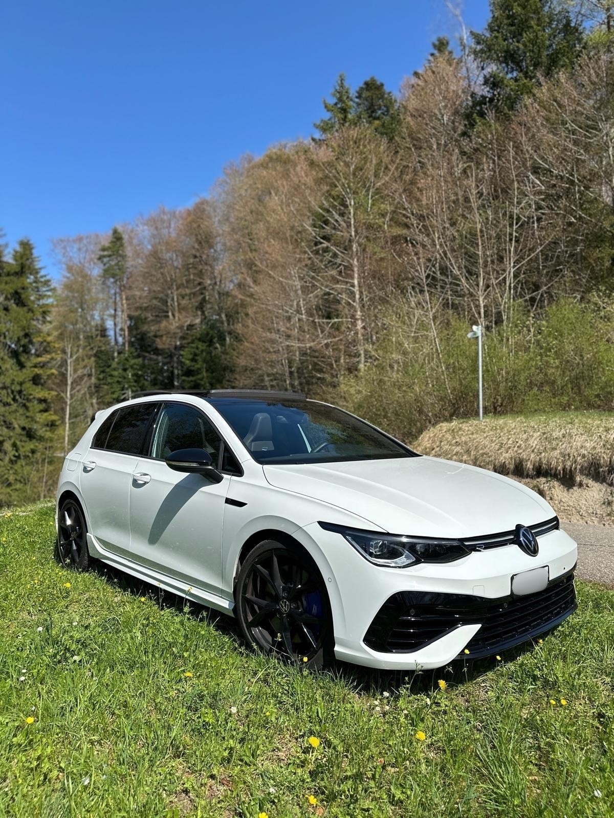 VW 2.0 TSI R Performance / Akrapovic / Schiebedach / Ledersitze-image-0