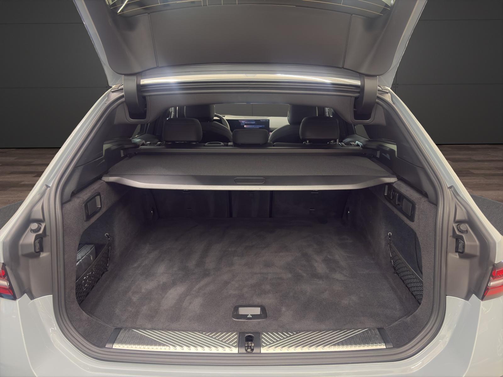 BMW 520d xDrive Touring M Sportpaket-image-22