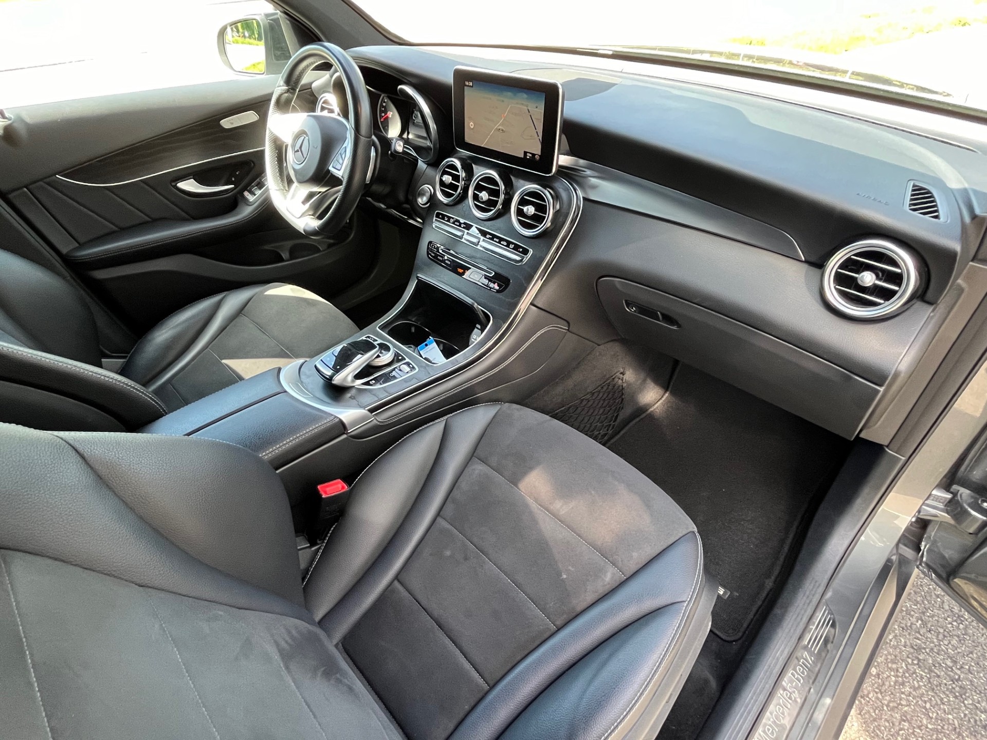 MERCEDES-BENZ GLC 250 d AMG Line 4Matic 9G-Tronic-image-7