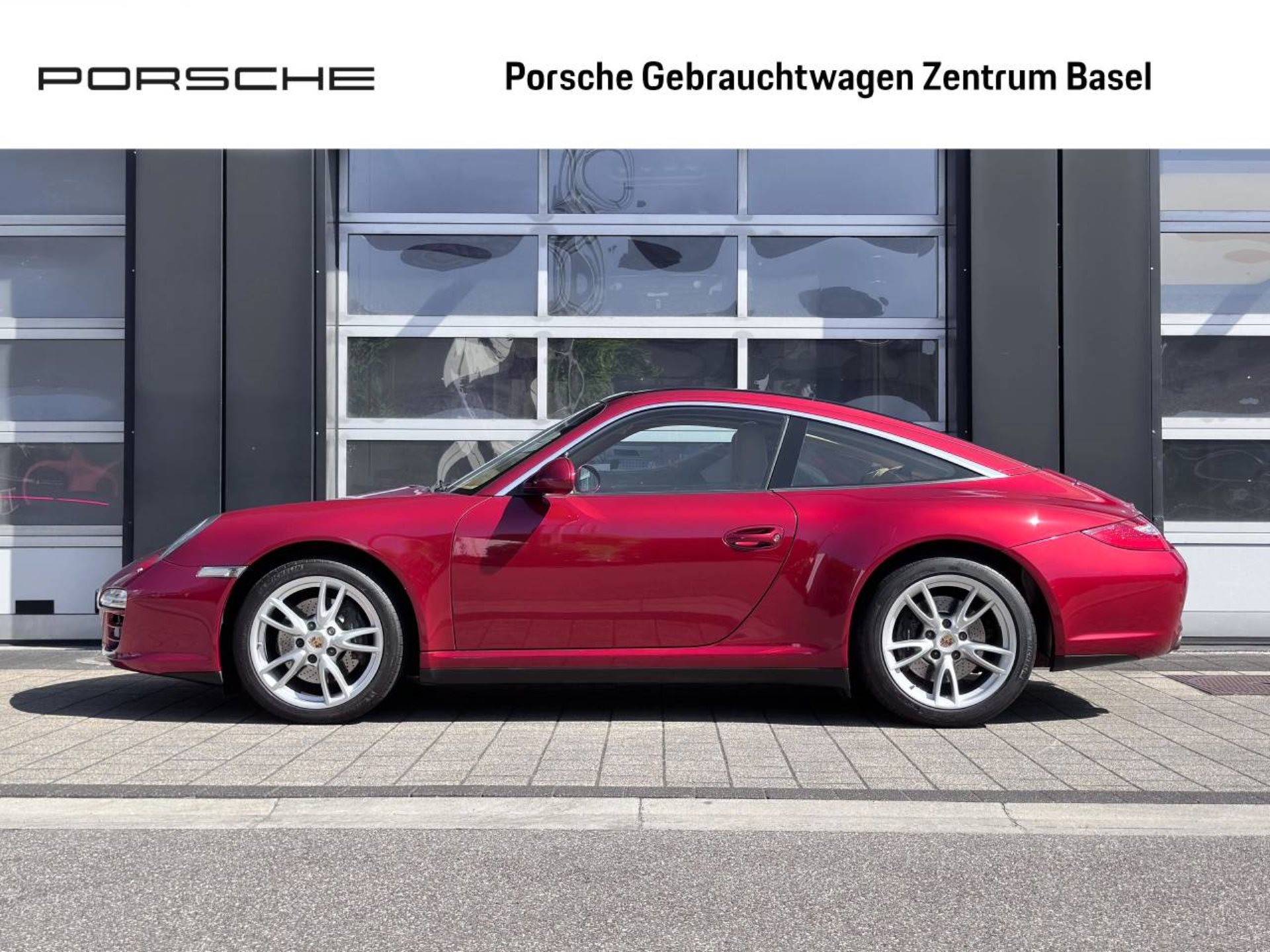 PORSCHE 911 Targa 4-image-1