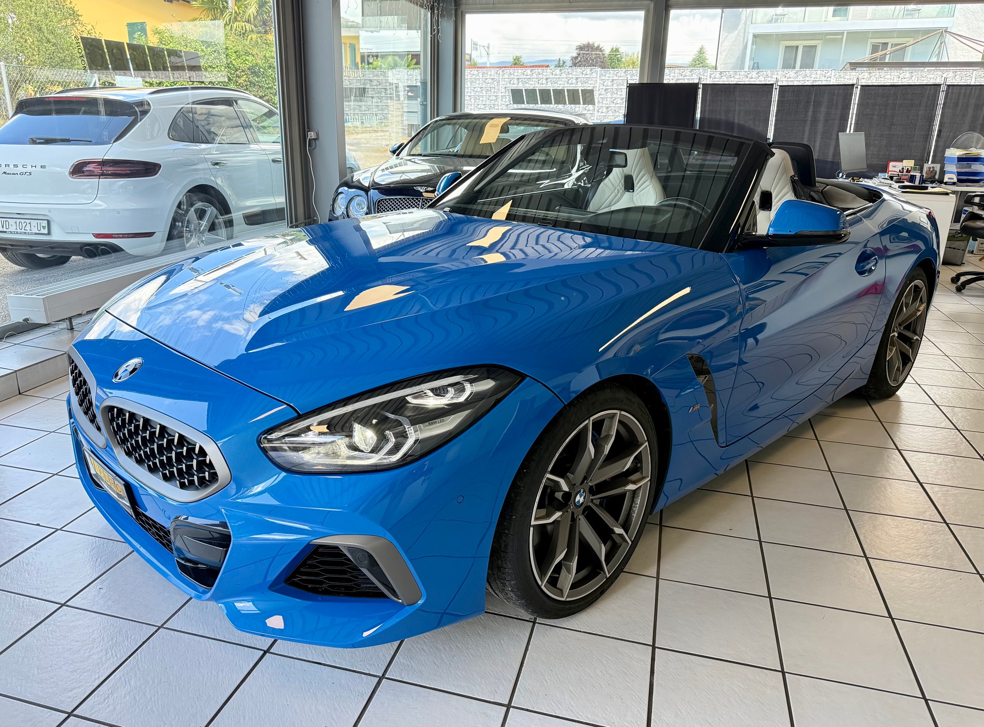 BMW Z4 M40i Steptronic-showroom-element-3