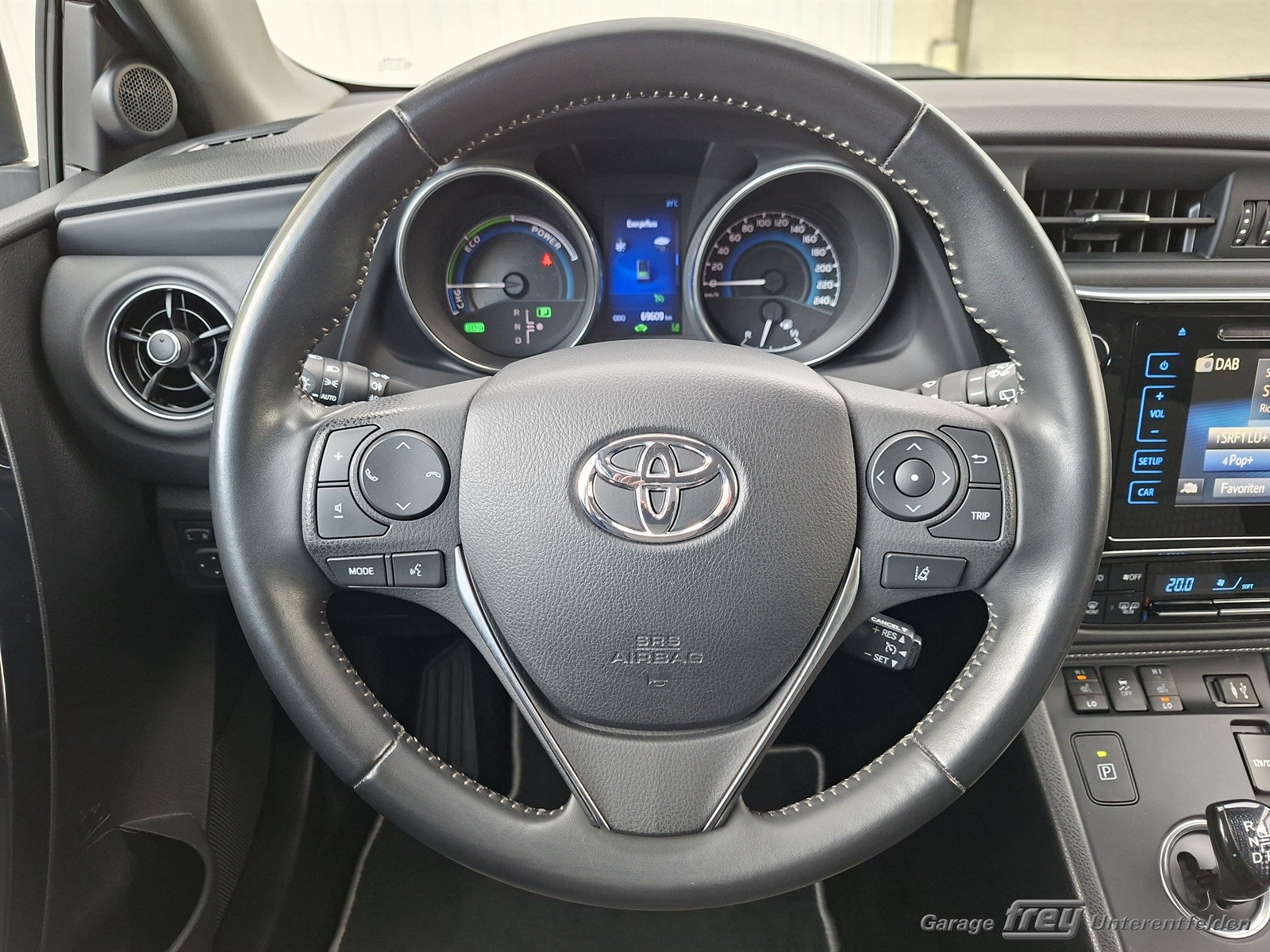TOYOTA Auris 1.8 HSD Trend e-CVT-image-8