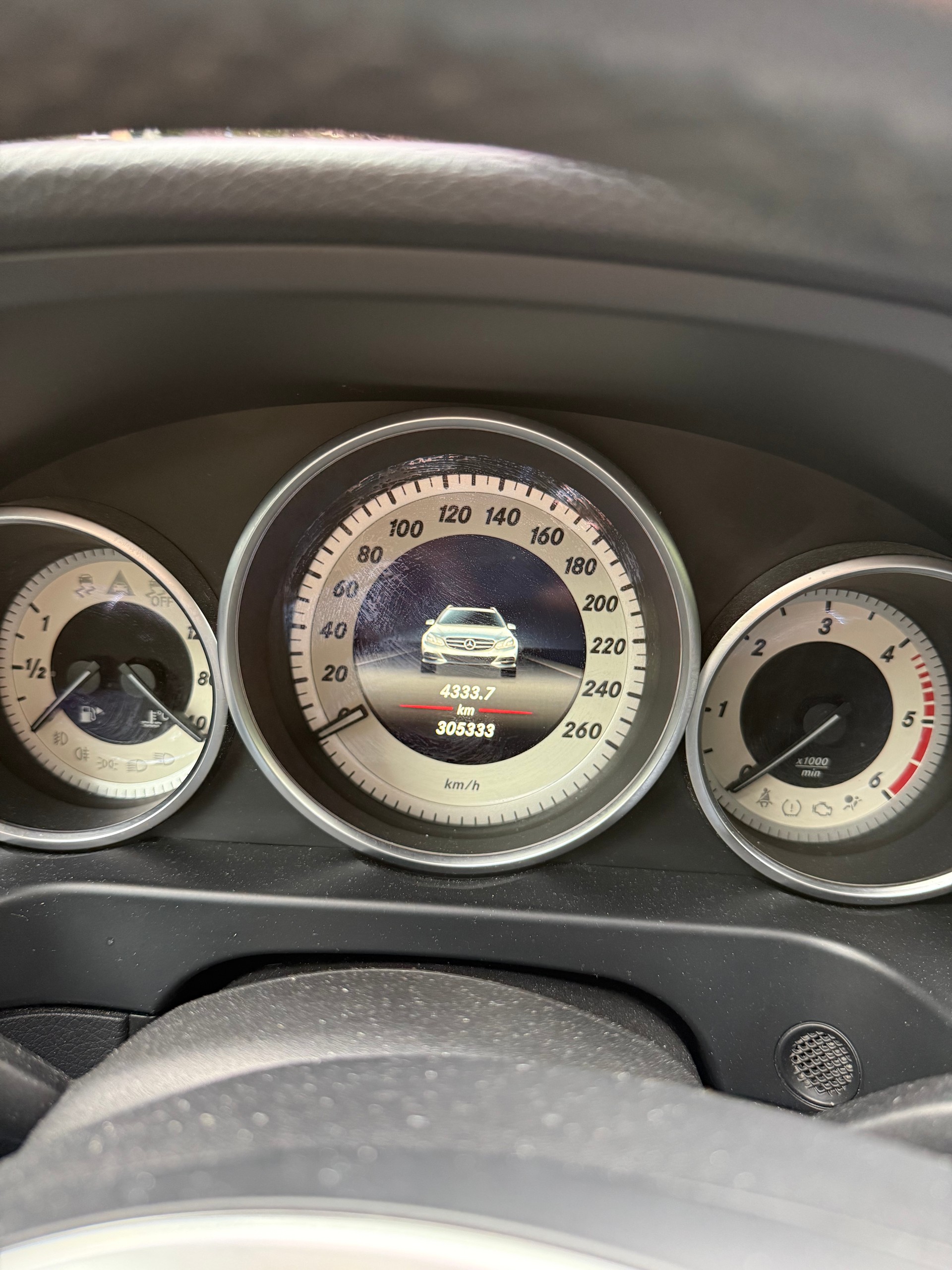 MERCEDES-BENZ E 250 CDI 4Matic 7G-Tronic-image-3