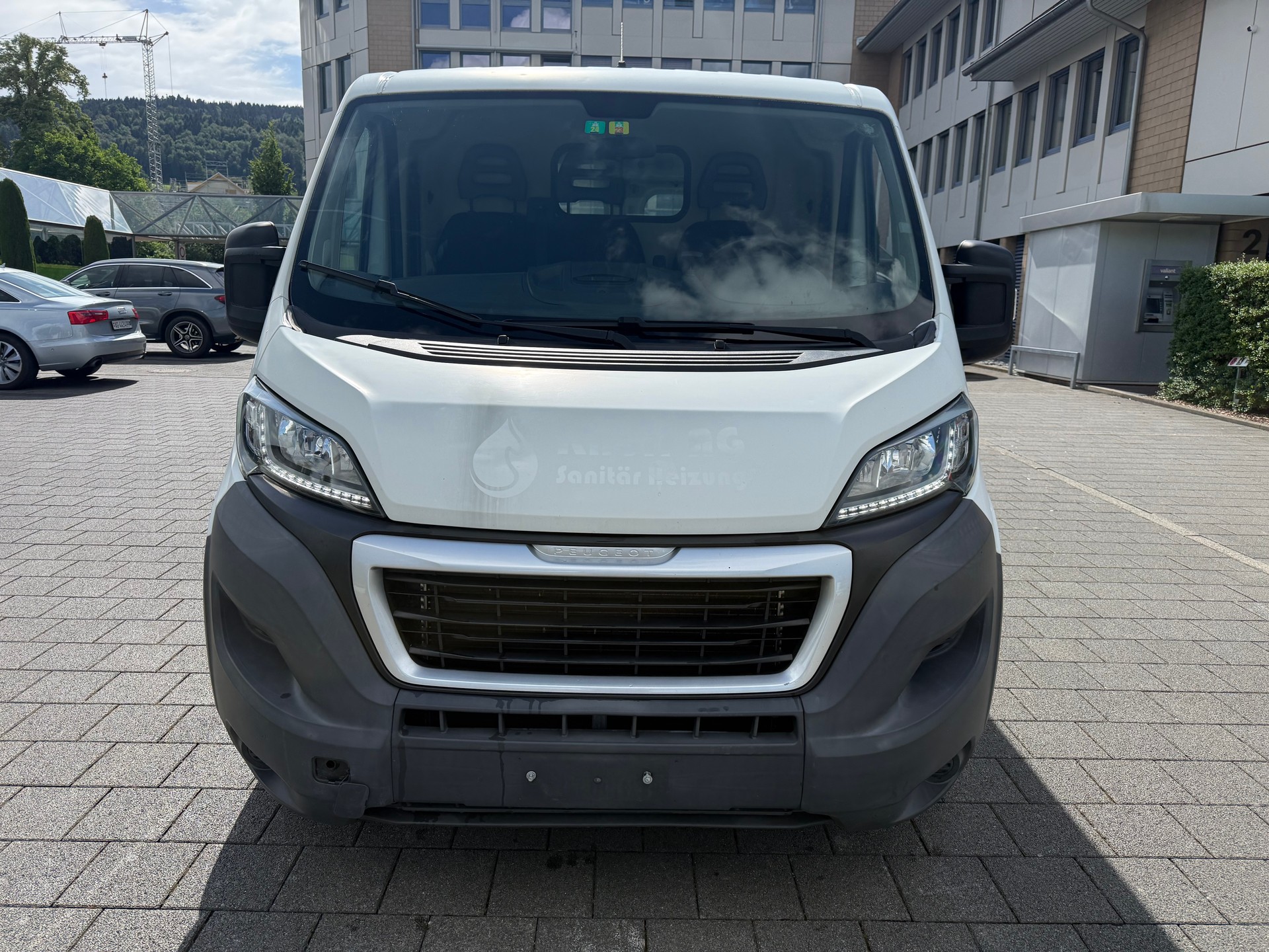 PEUGEOT Boxer 2.0 HDI 330 Allure L1H1-image-1