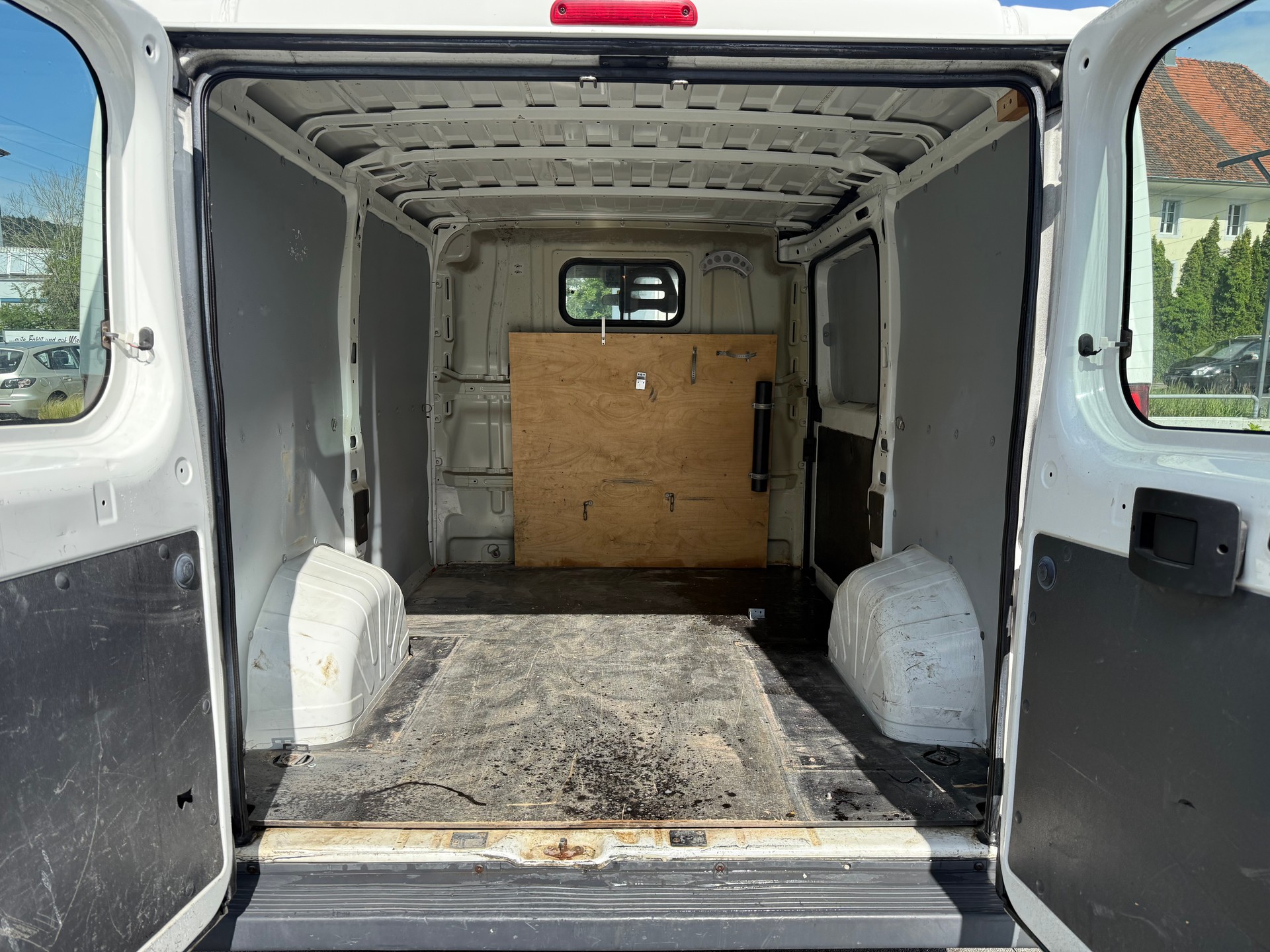 PEUGEOT Boxer 2.0 HDI 330 Allure L1H1-image-5