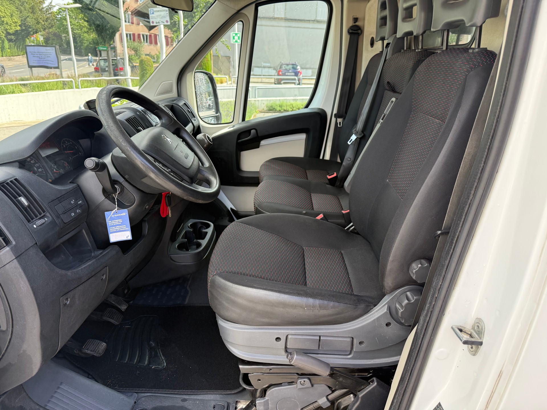 PEUGEOT Boxer 2.0 HDI 330 Allure L1H1-image-8