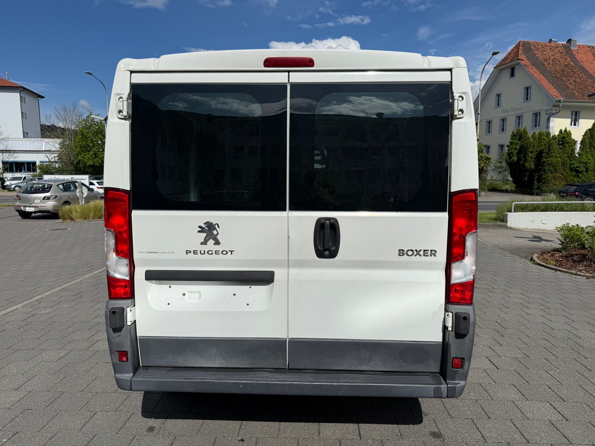 PEUGEOT Boxer 2.0 HDI 330 Allure L1H1-image-4