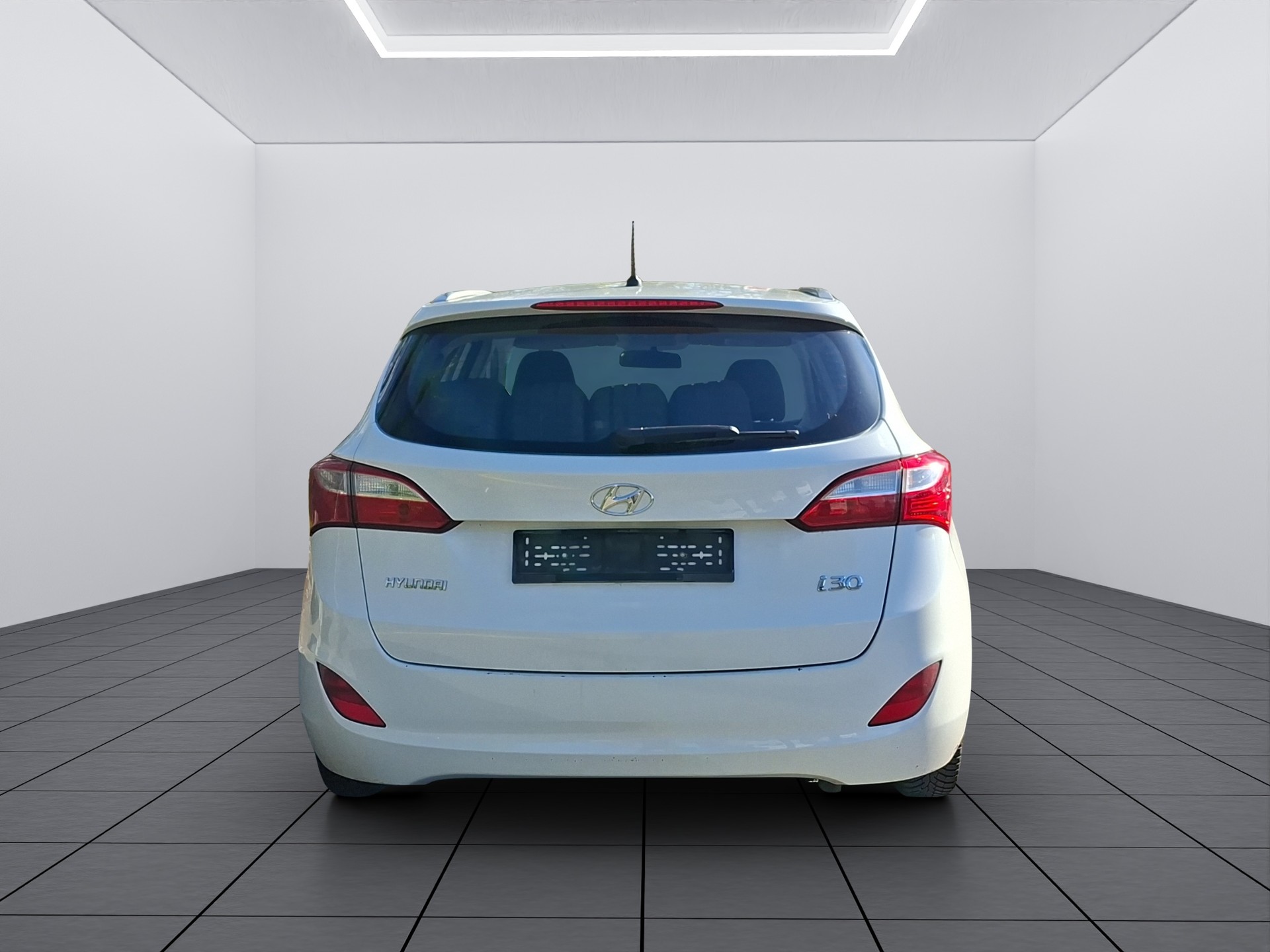 HYUNDAI i30 Wagon 1.6 CRDi Amplia Automatic DCT-image-5