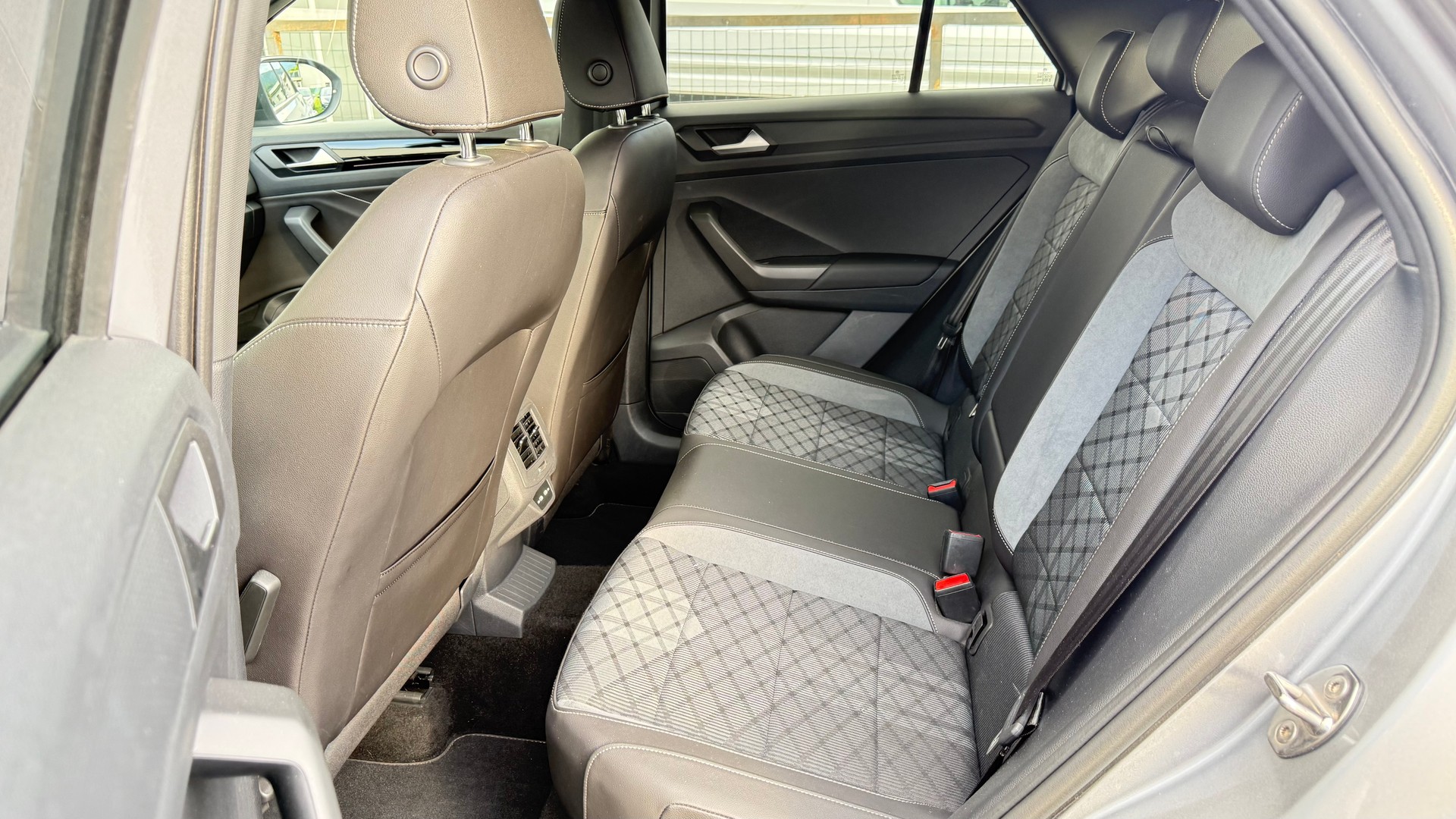 VW T-Roc 2.0 TDI SCR R-Line 4Motion DSG-image-8