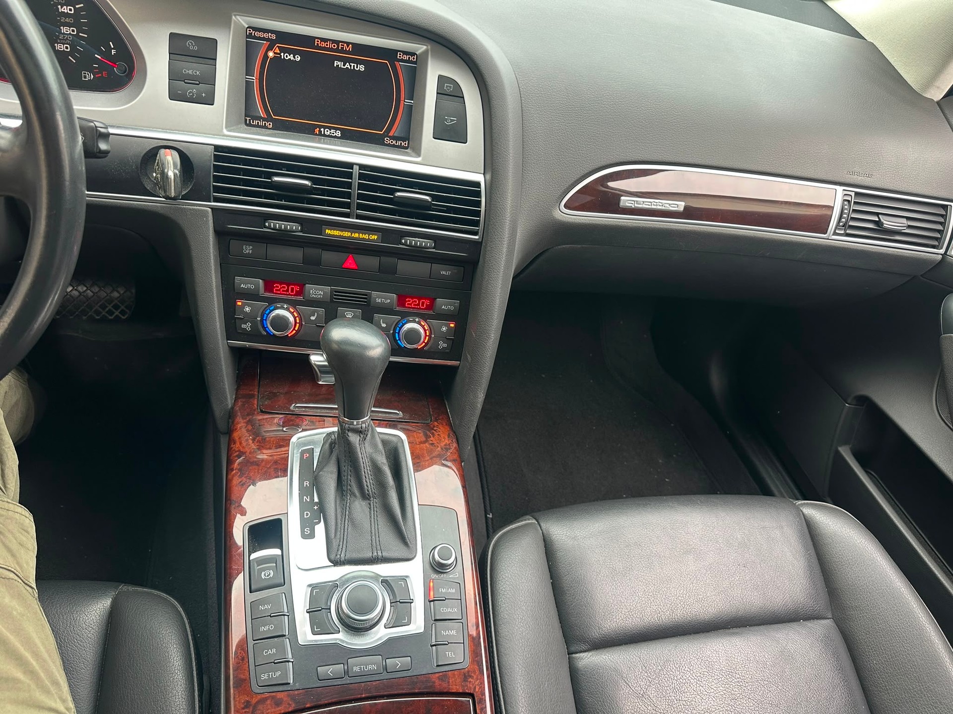 AUDI A6-image-9