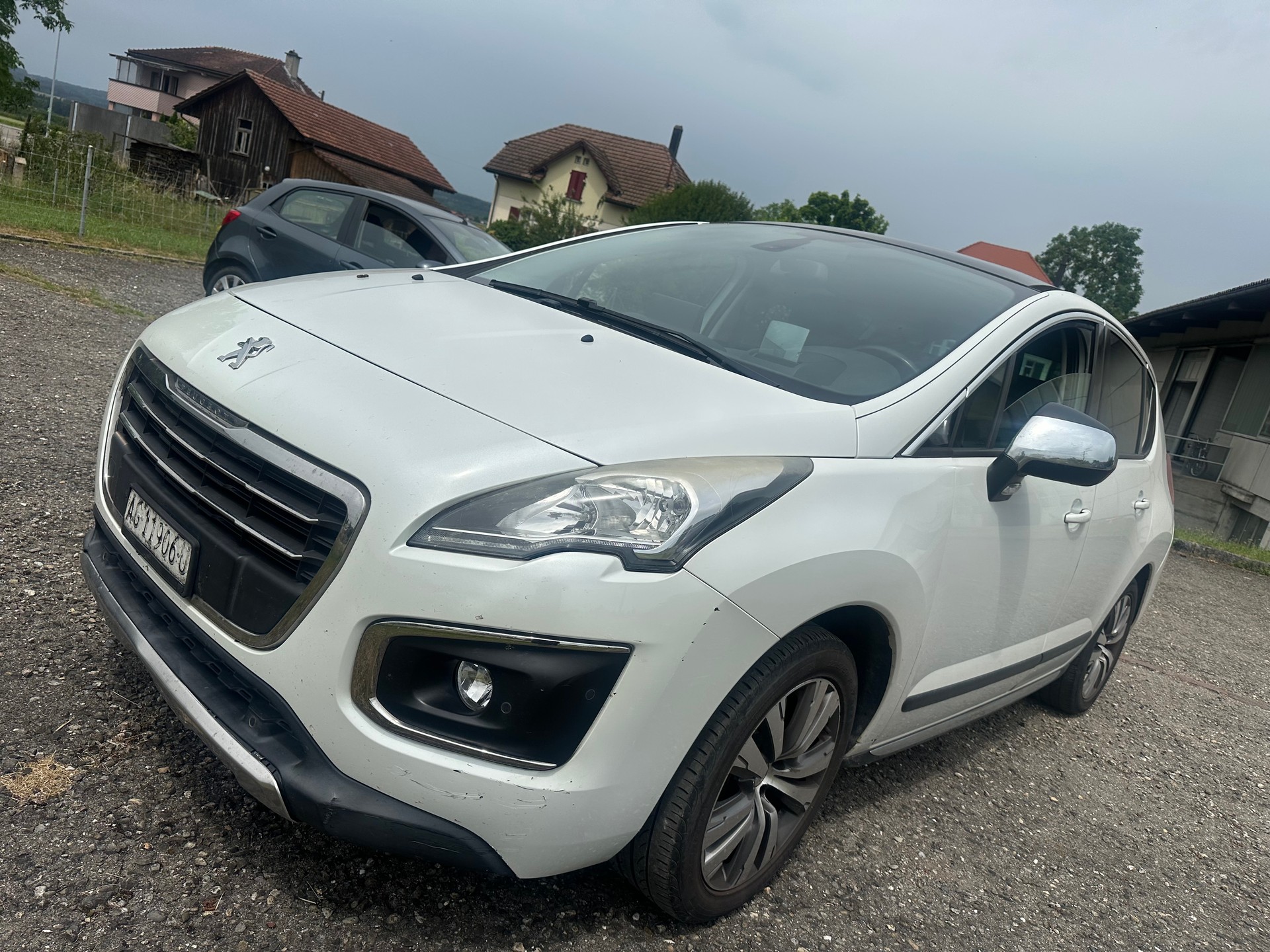 PEUGEOT 3008 1.2 Pure Tech Business Line-image-0