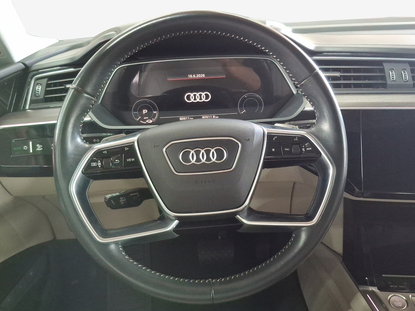 AUDI e-tron 55 Advanced quattro-image-10