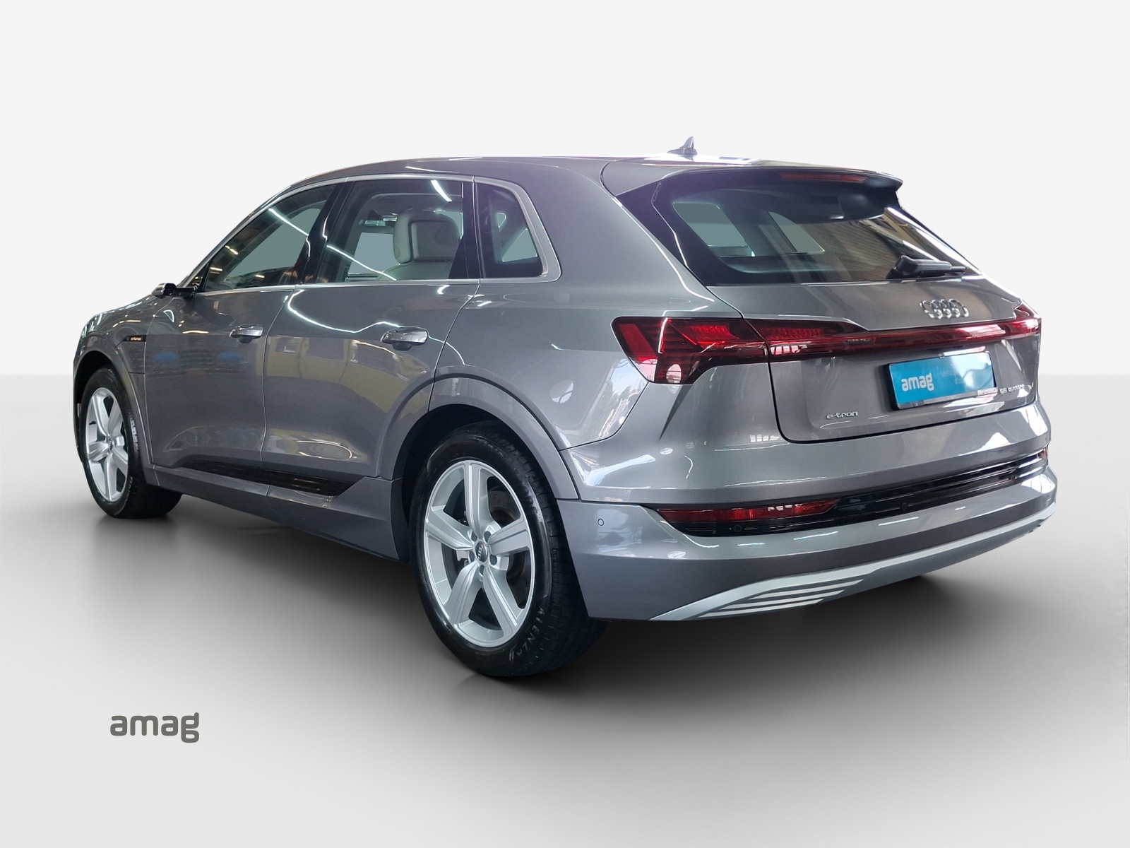 AUDI e-tron 55 Advanced quattro-image-3
