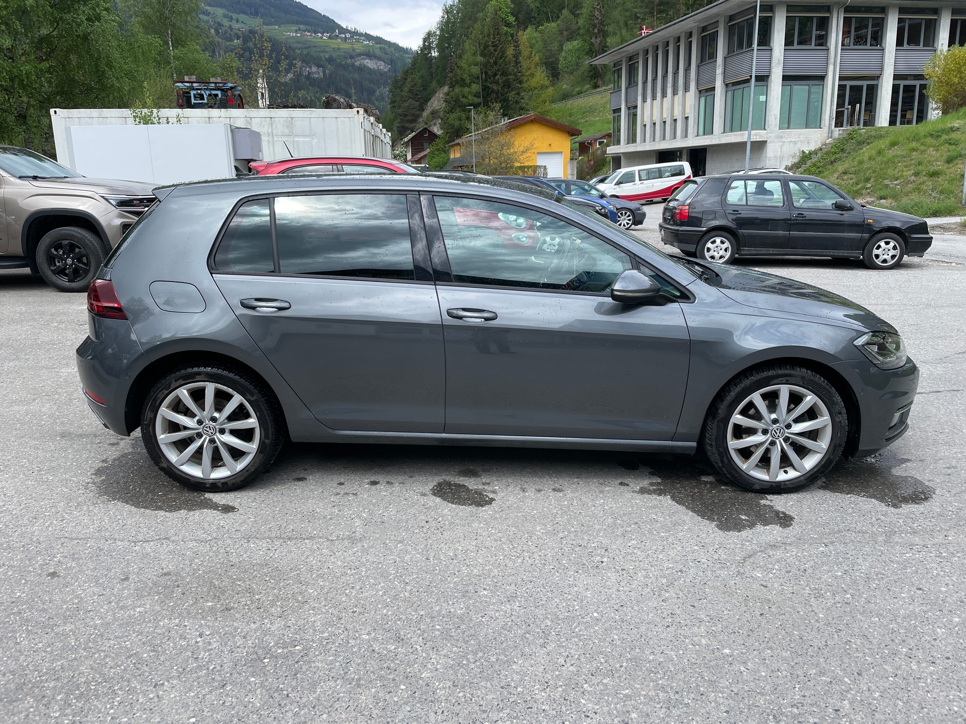 VW Golf 2.0 TDI Highline Swiss Line Limited 4M DSG-image-6