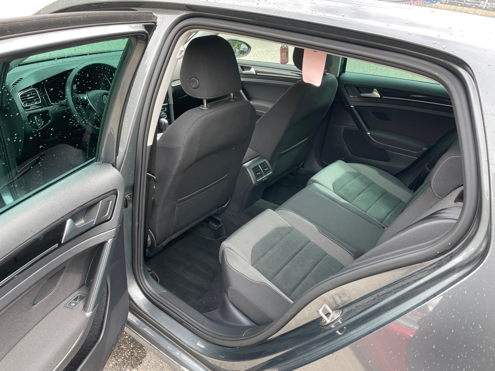 VW Golf 2.0 TDI Highline Swiss Line Limited 4M DSG-image-10