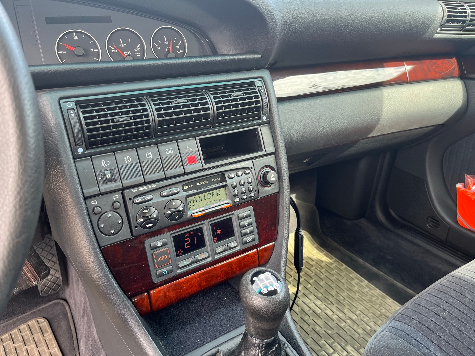AUDI A6 2.6 E 150CV manuelle de 1ère main! Etat de neuf! Magnifique Youngtimer! Grand service et expertise effectué.-image-8