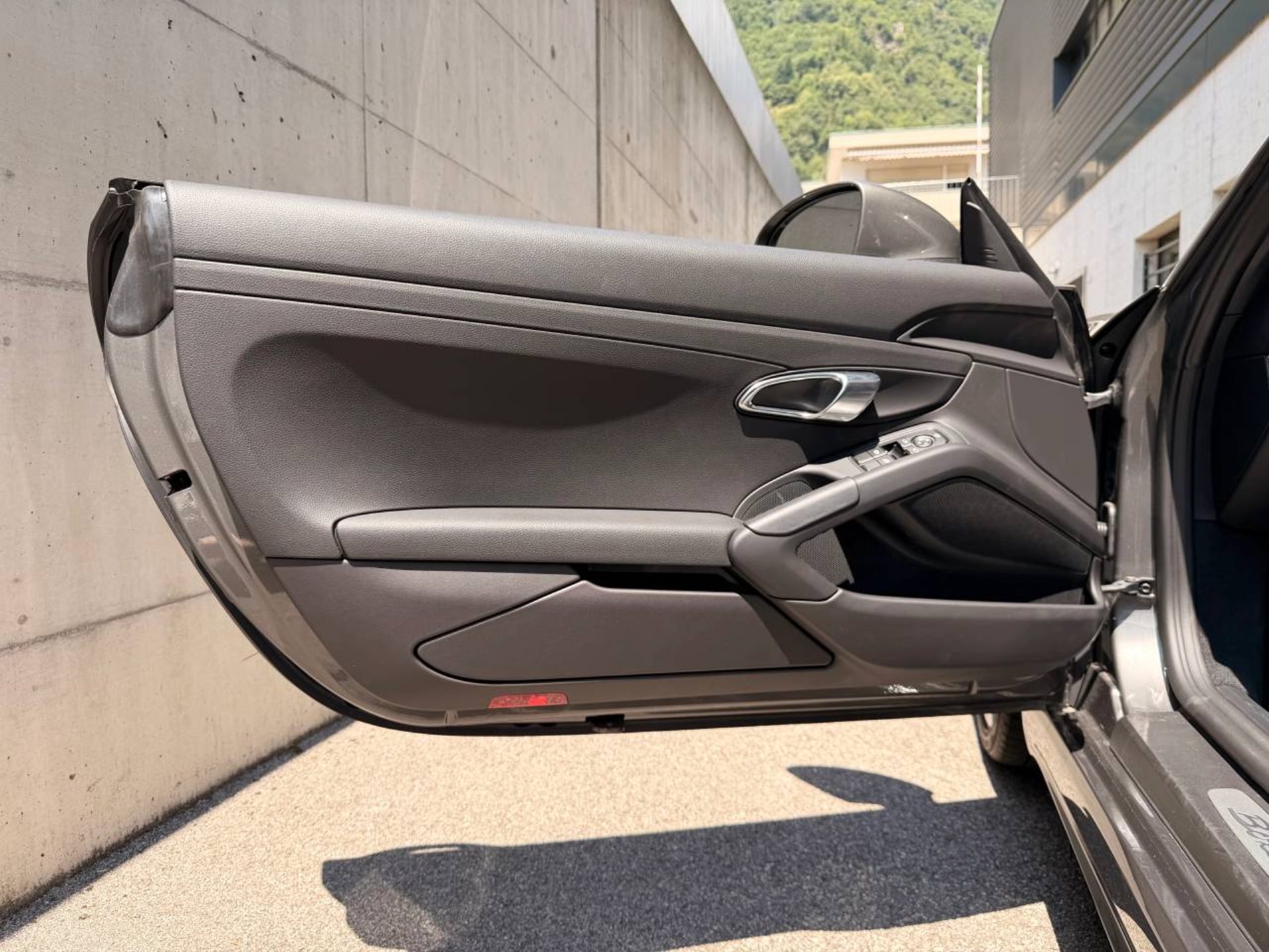 PORSCHE 718 Boxster-image-18