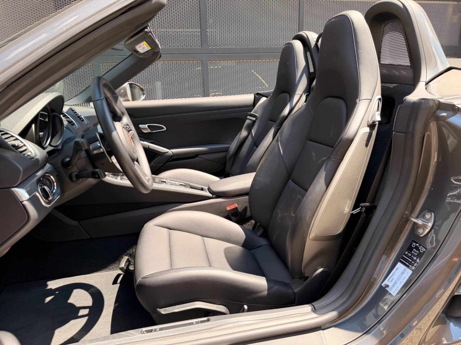 PORSCHE 718 Boxster-image-4