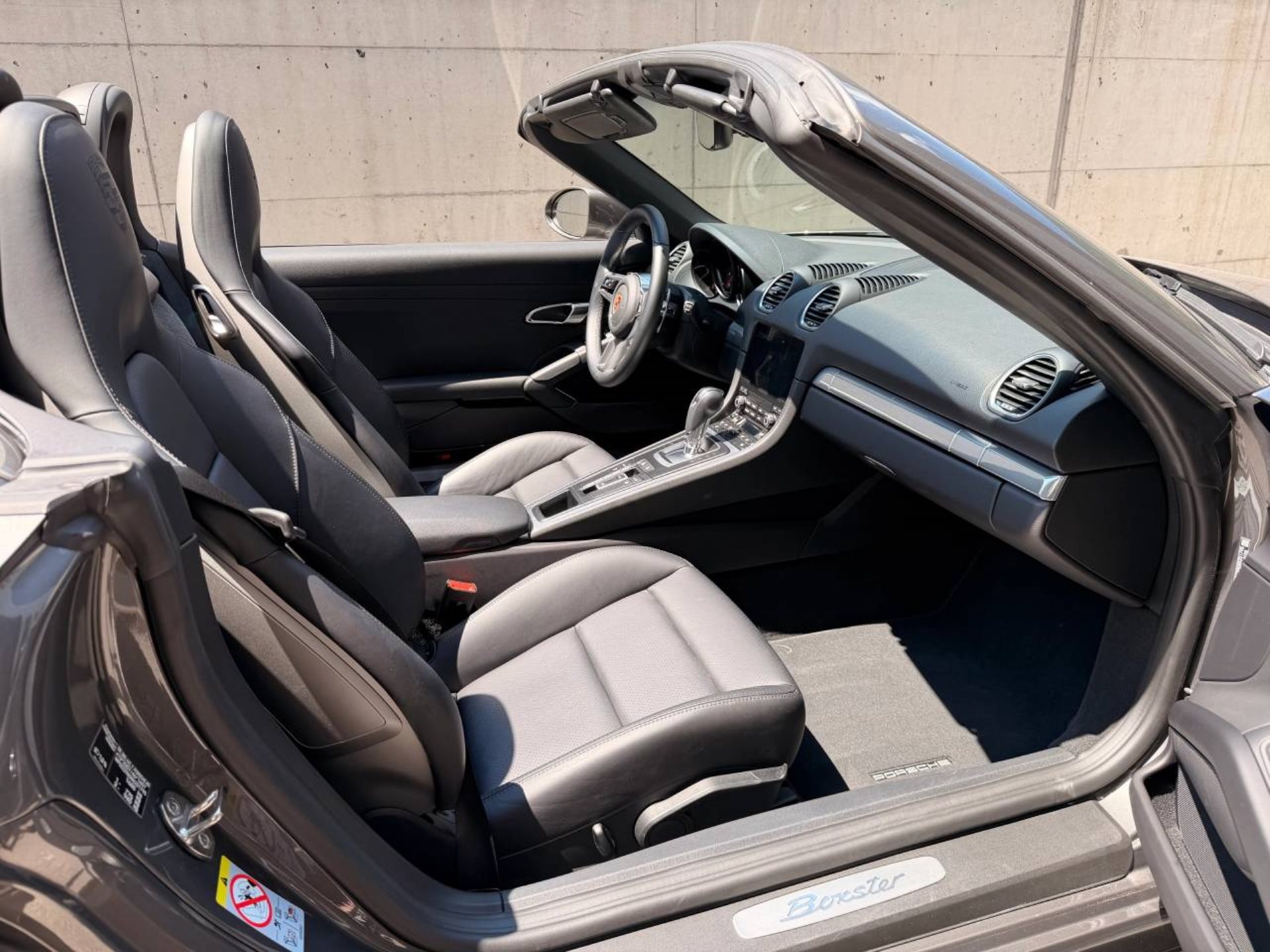 PORSCHE 718 Boxster-image-21