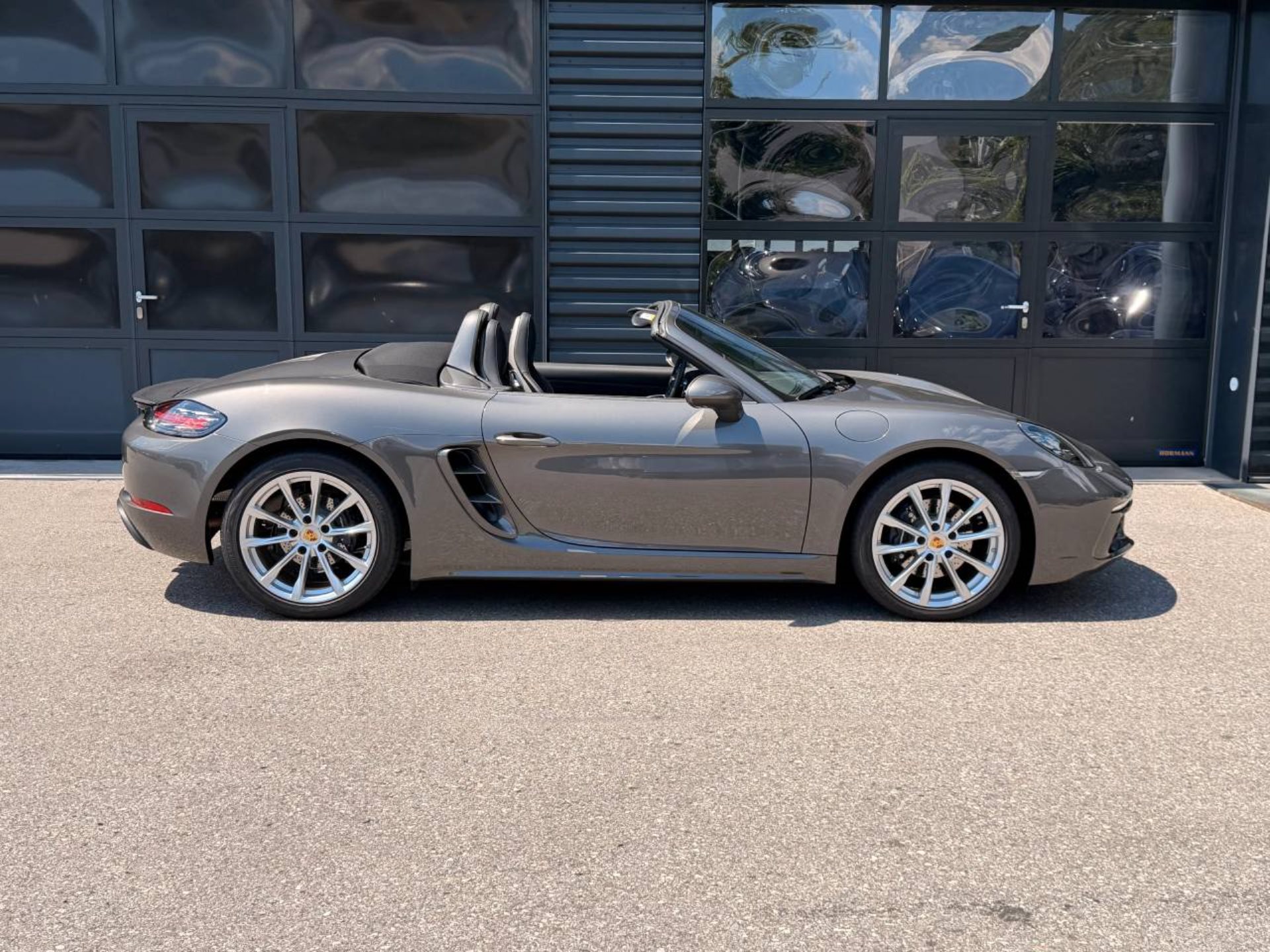 PORSCHE 718 Boxster-image-14