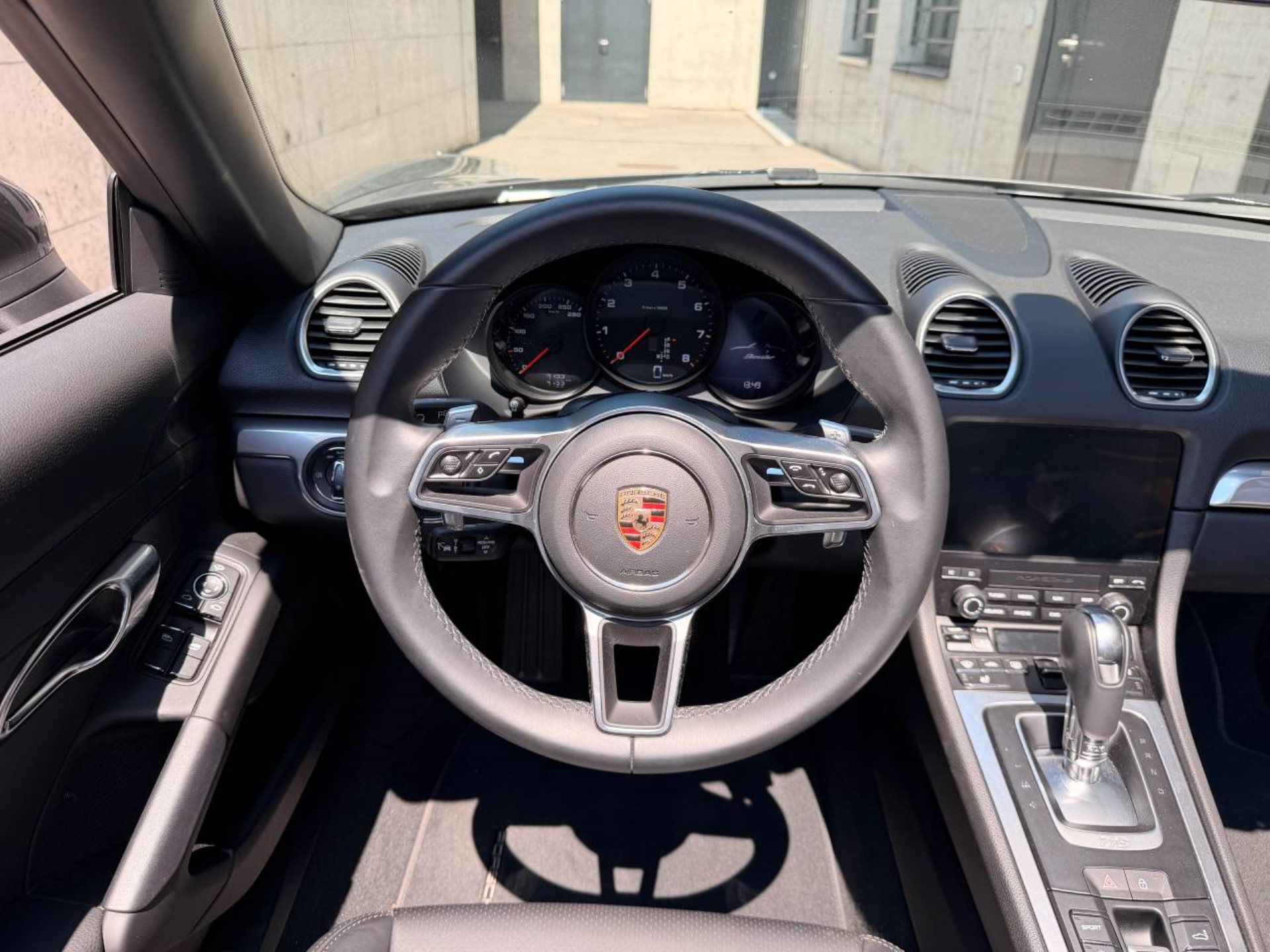 PORSCHE 718 Boxster-image-16